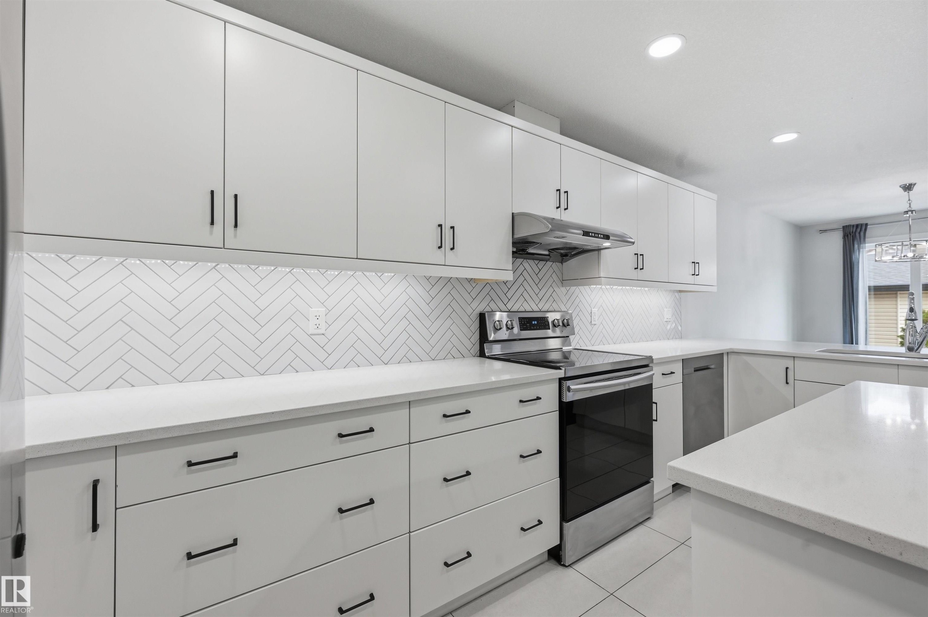 11146 78 Avenue Nw, Edmonton, AB - Indoor Photo Showing Kitchen