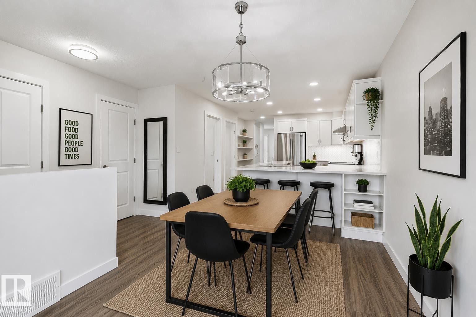 (Virtually Staged) - 11146 78 Avenue Nw, Edmonton, AB - Indoor Photo Showing Dining Room