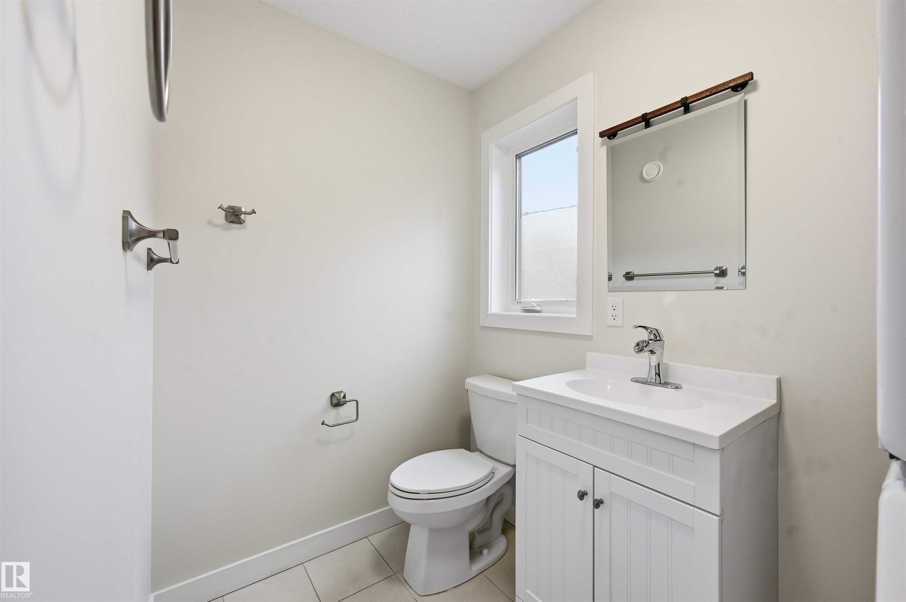 11146 78 Avenue Nw, Edmonton, AB - Indoor Photo Showing Bathroom
