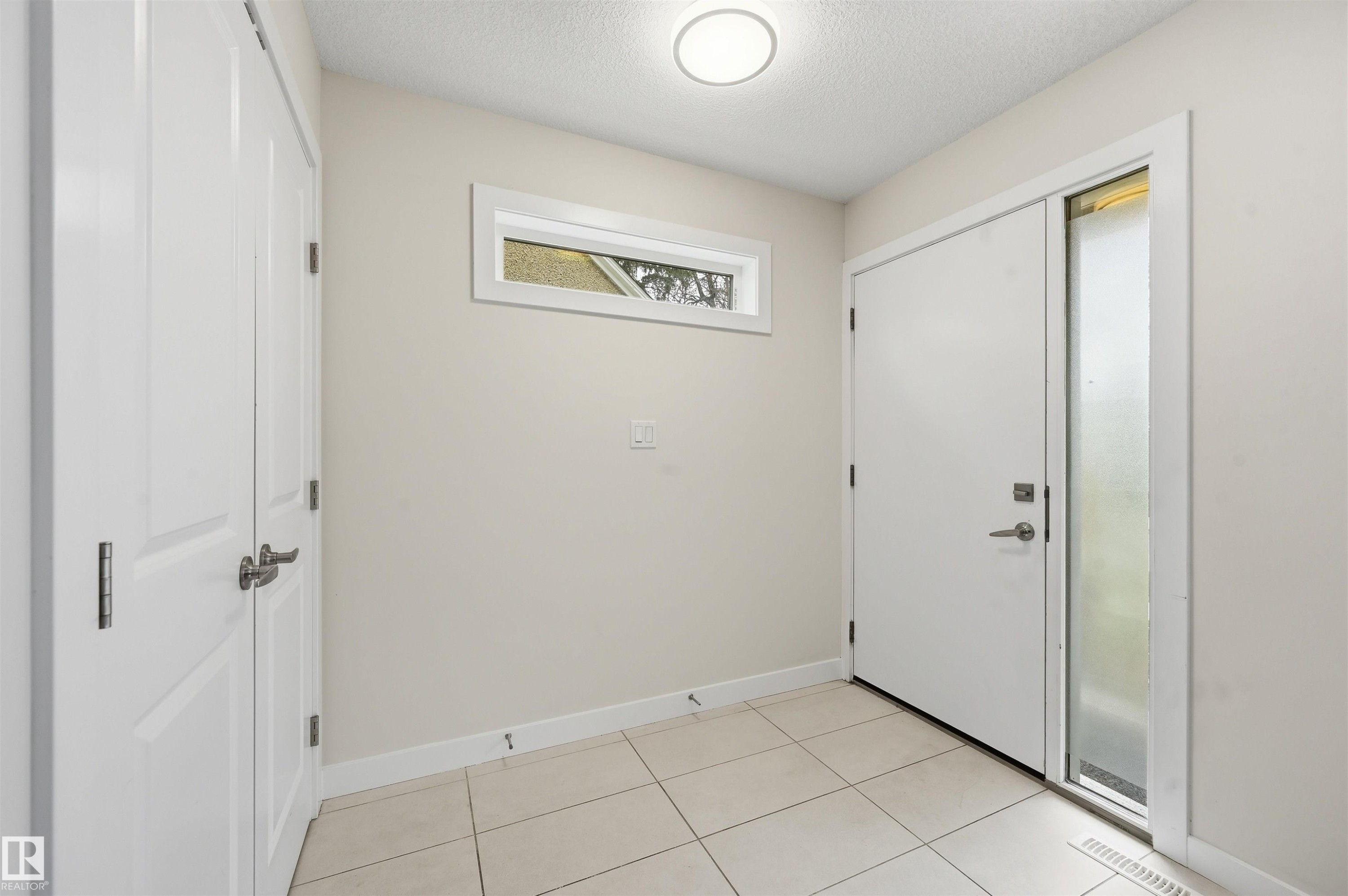 11146 78 Avenue Nw, Edmonton, AB - Indoor Photo Showing Other Room