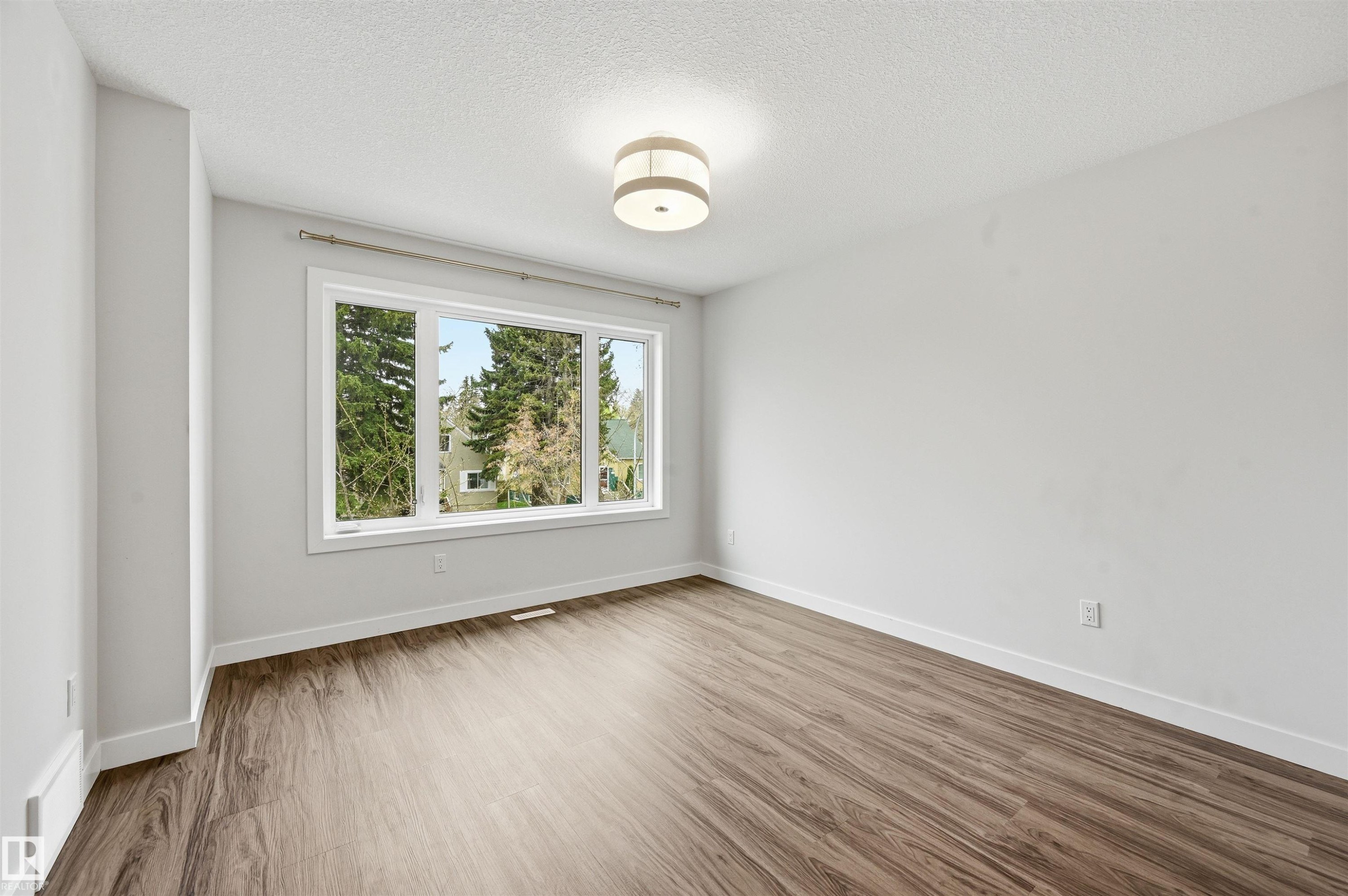 11146 78 Avenue Nw, Edmonton, AB - Indoor Photo Showing Other Room