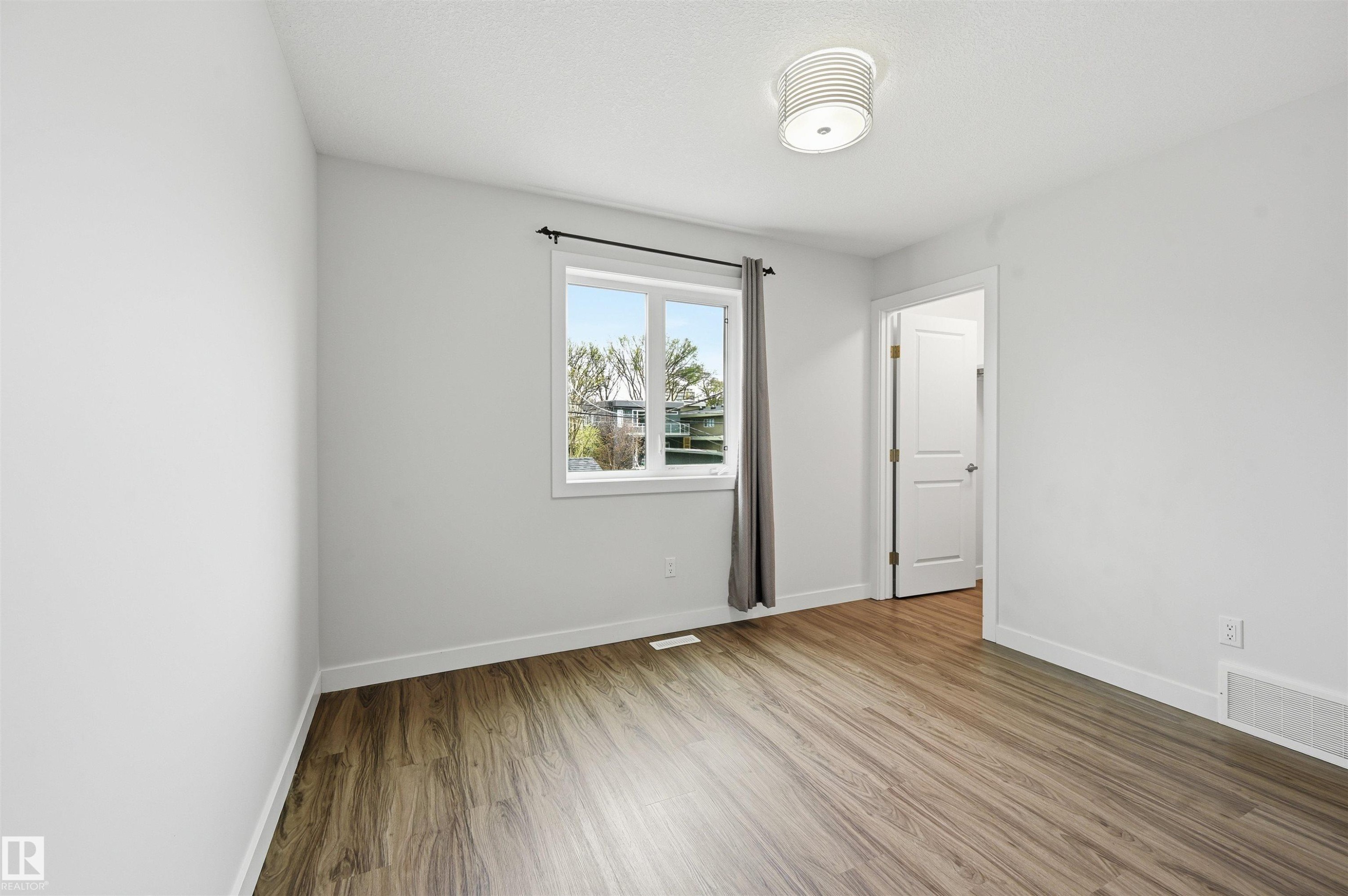 11146 78 Avenue Nw, Edmonton, AB - Indoor Photo Showing Other Room