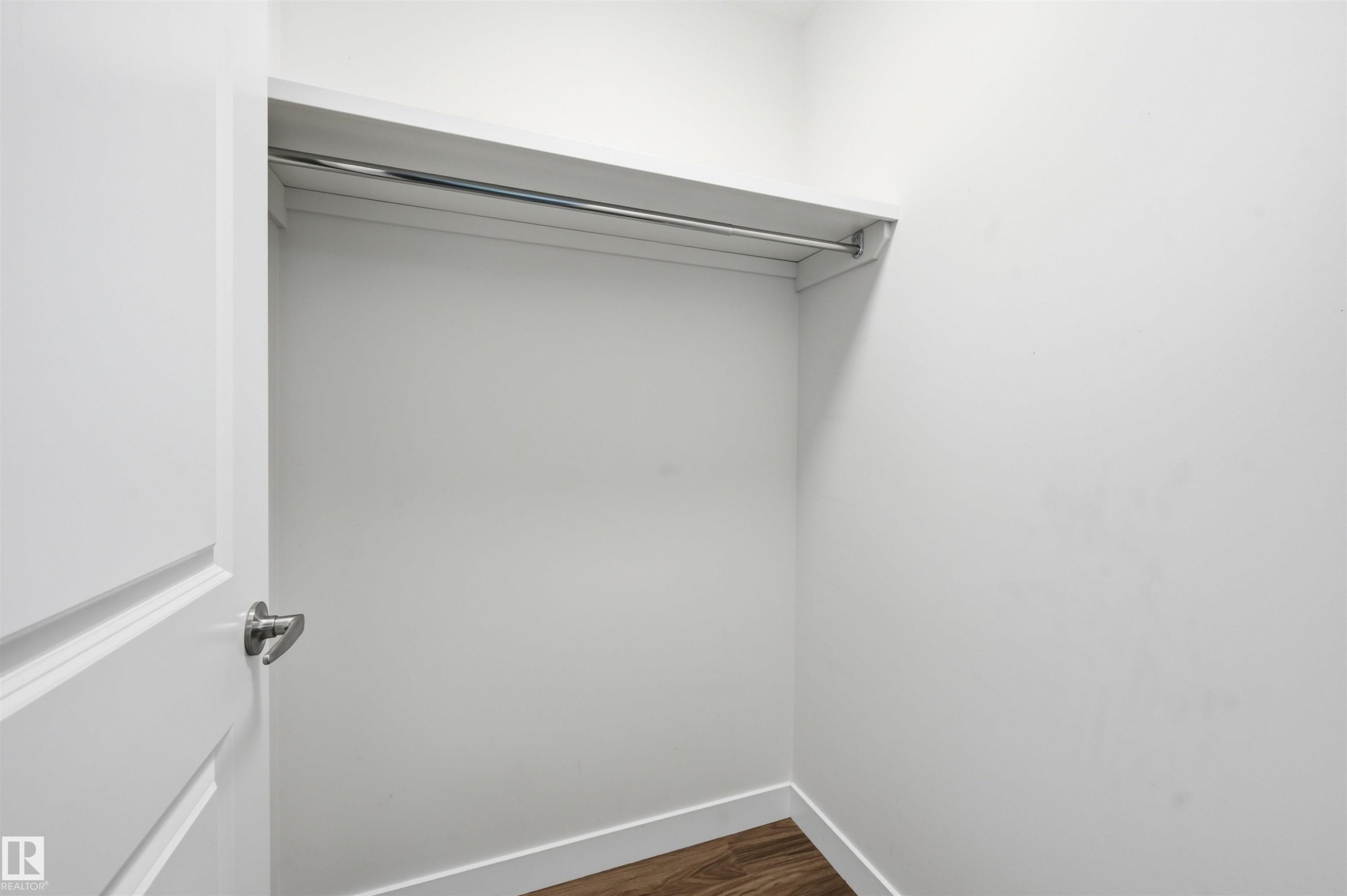 11146 78 Avenue Nw, Edmonton, AB - Indoor