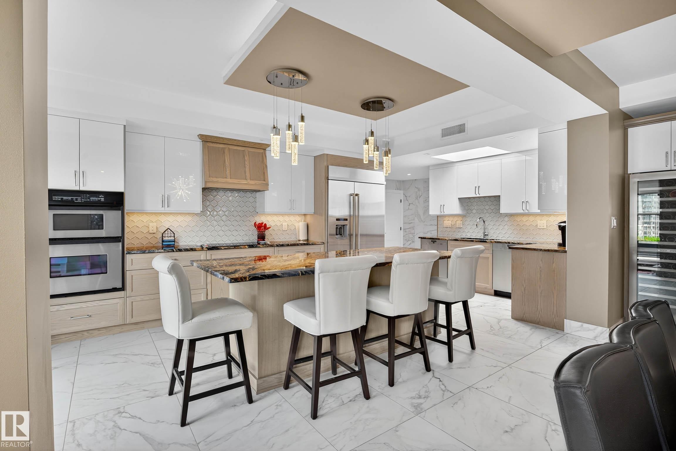 #1601 10045 118 St Nw, Edmonton, AB - Indoor