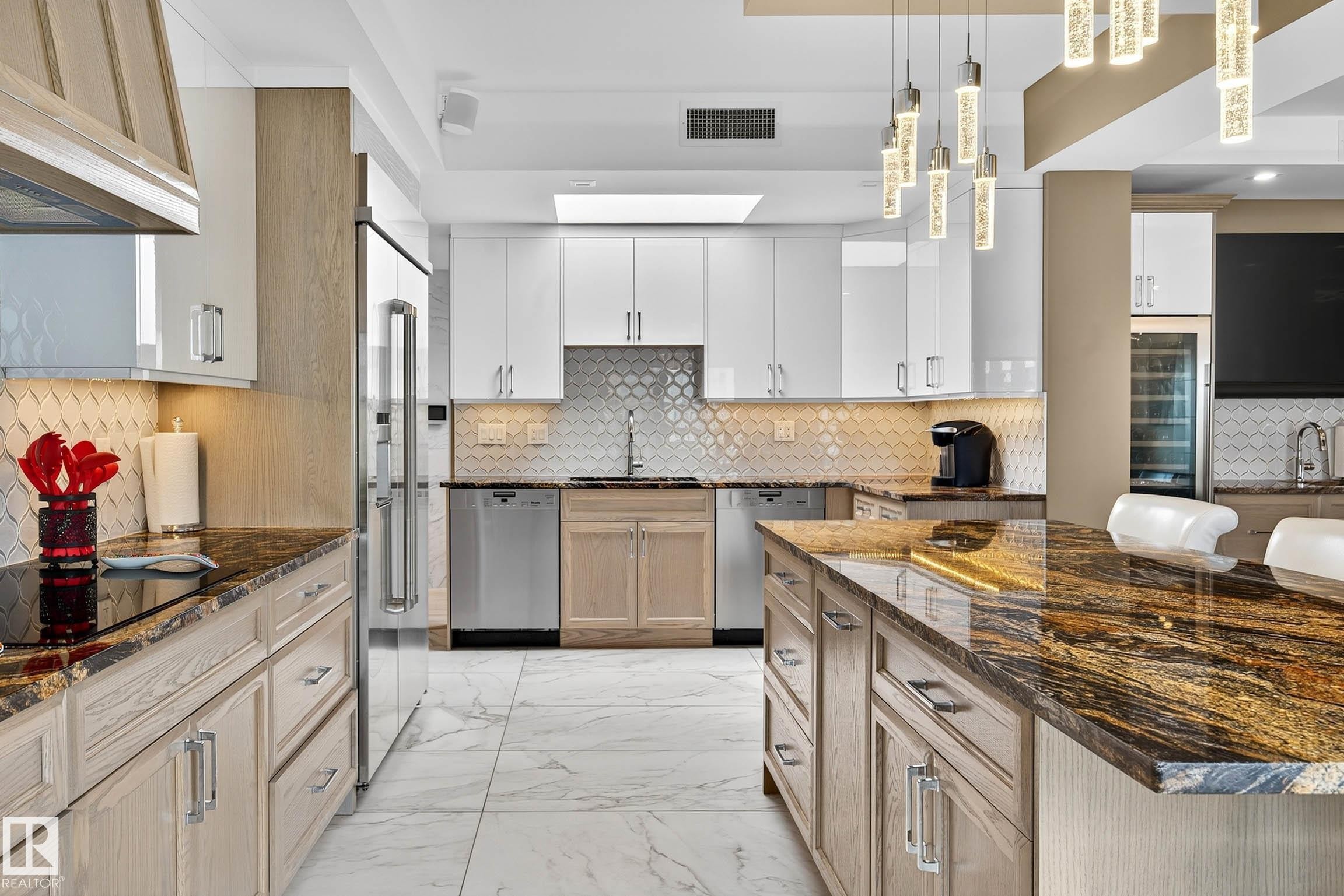 #1601 10045 118 St Nw, Edmonton, AB - Indoor Photo Showing Kitchen With Upgraded Kitchen