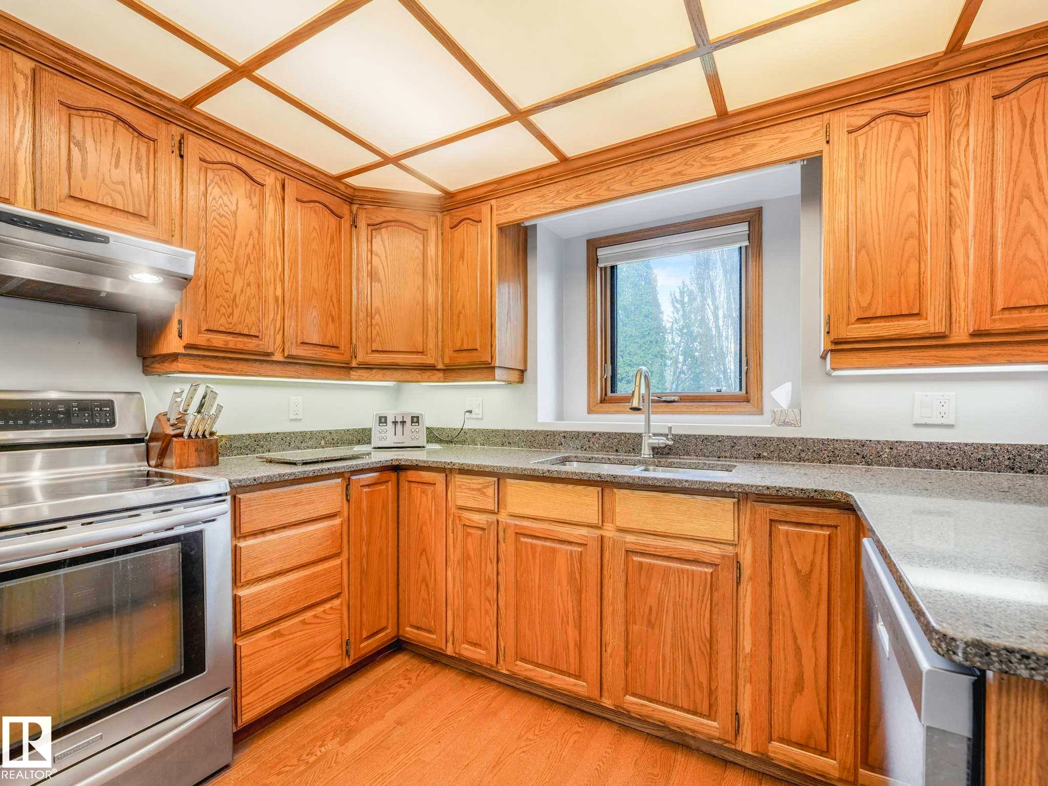 7 Haven, Devon, AB - Indoor Photo Showing Kitchen