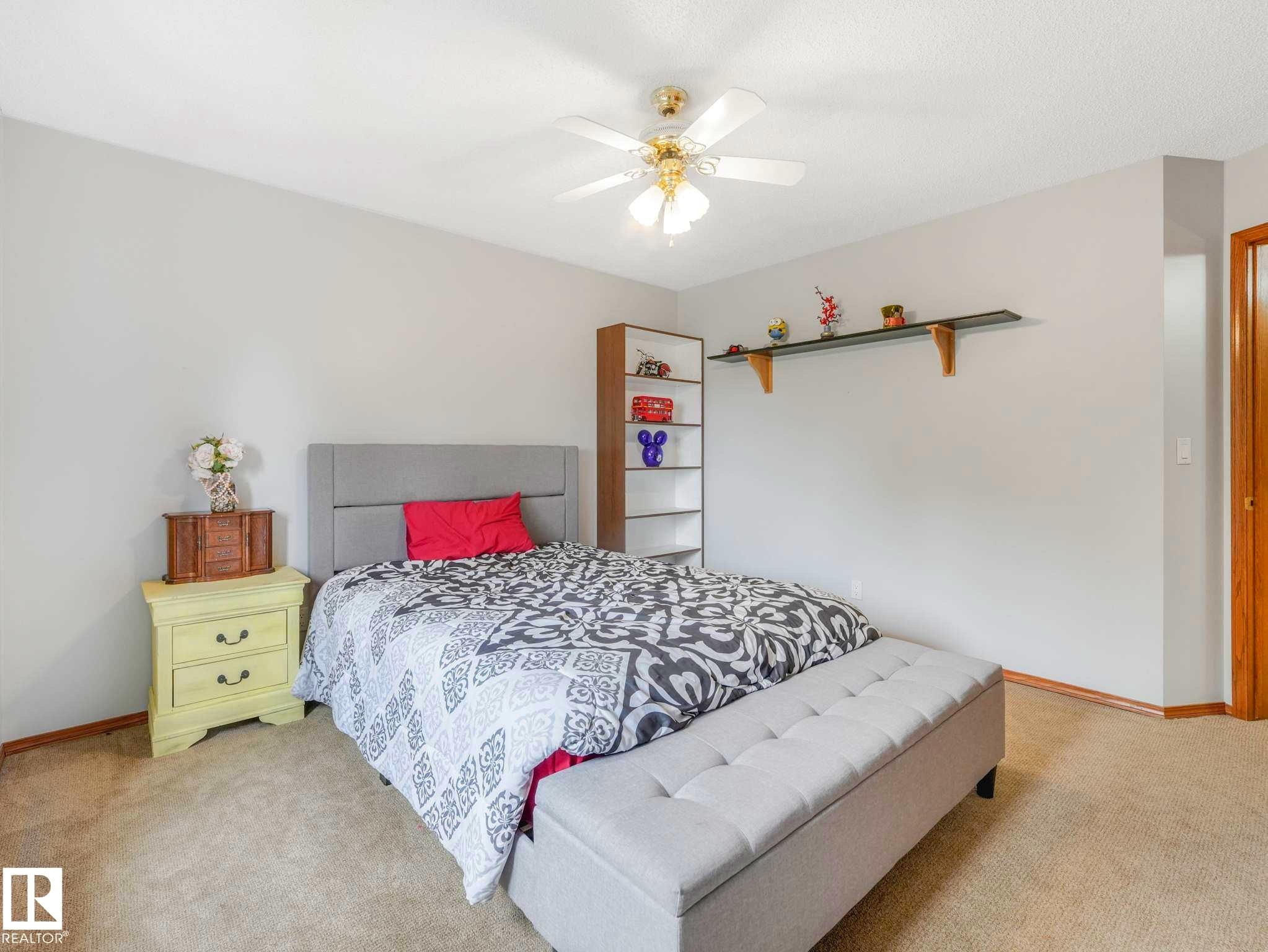 7 Haven, Devon, AB - Indoor Photo Showing Bedroom