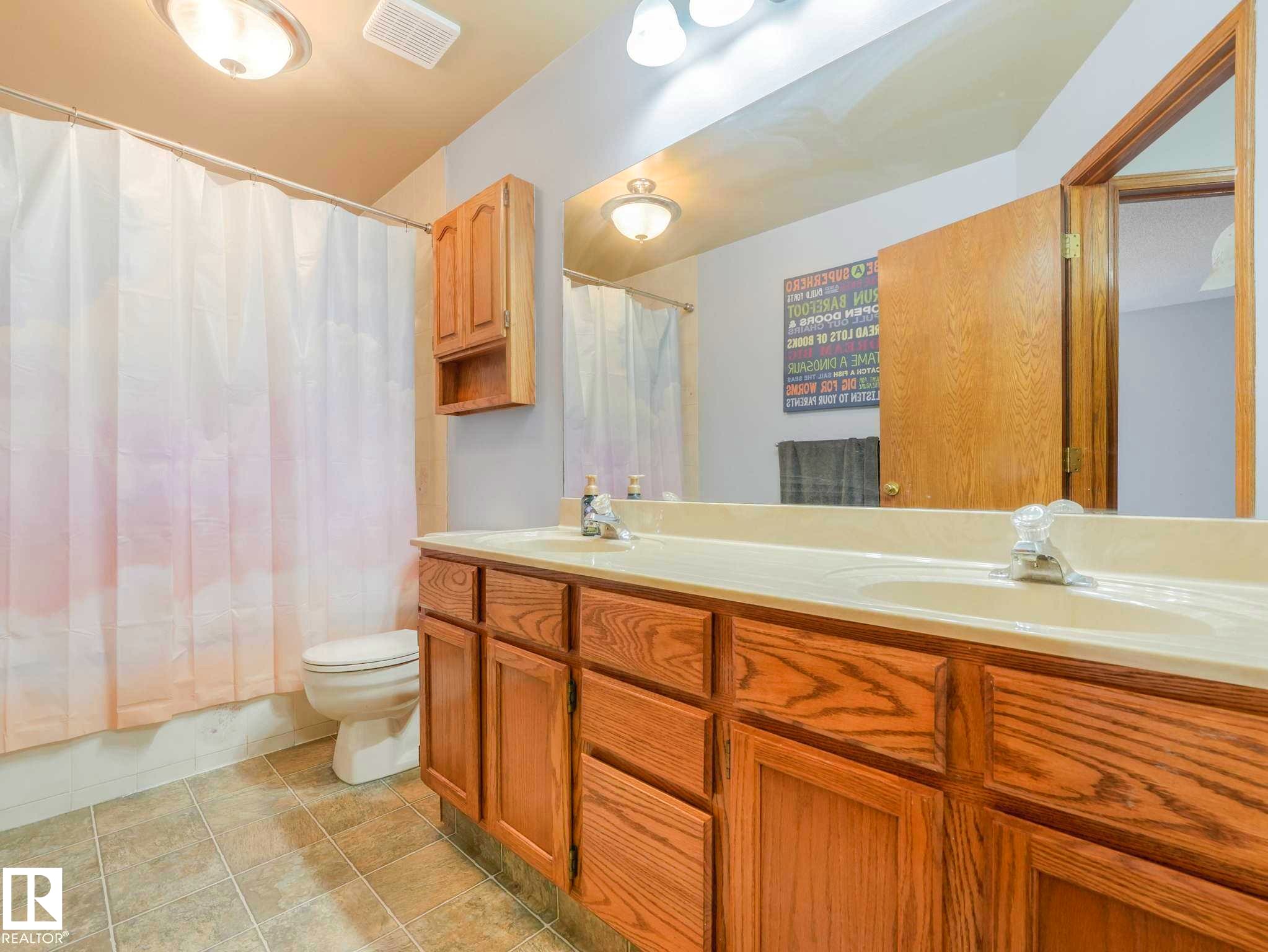 7 Haven, Devon, AB - Indoor Photo Showing Bathroom