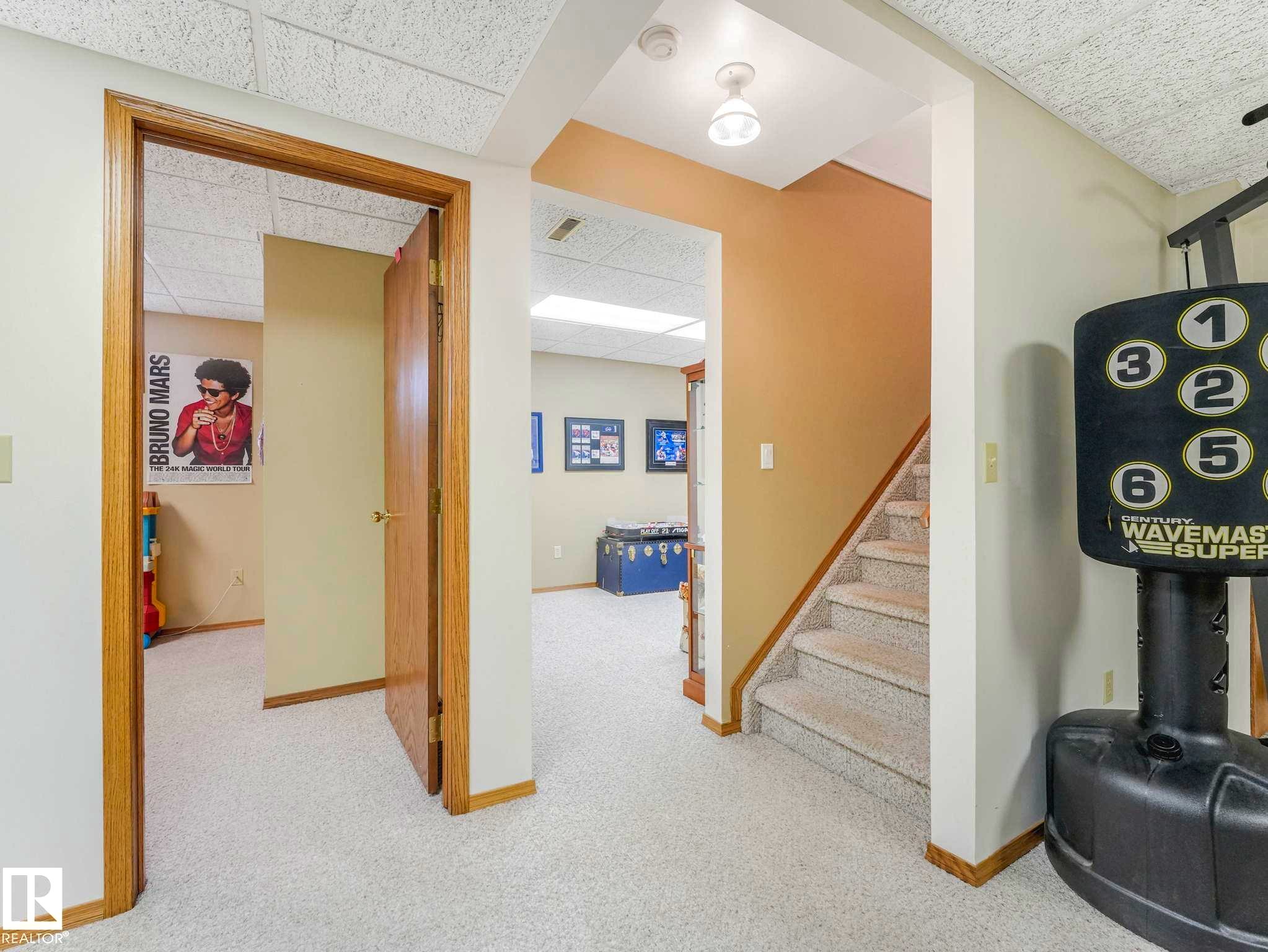 7 Haven, Devon, AB - Indoor