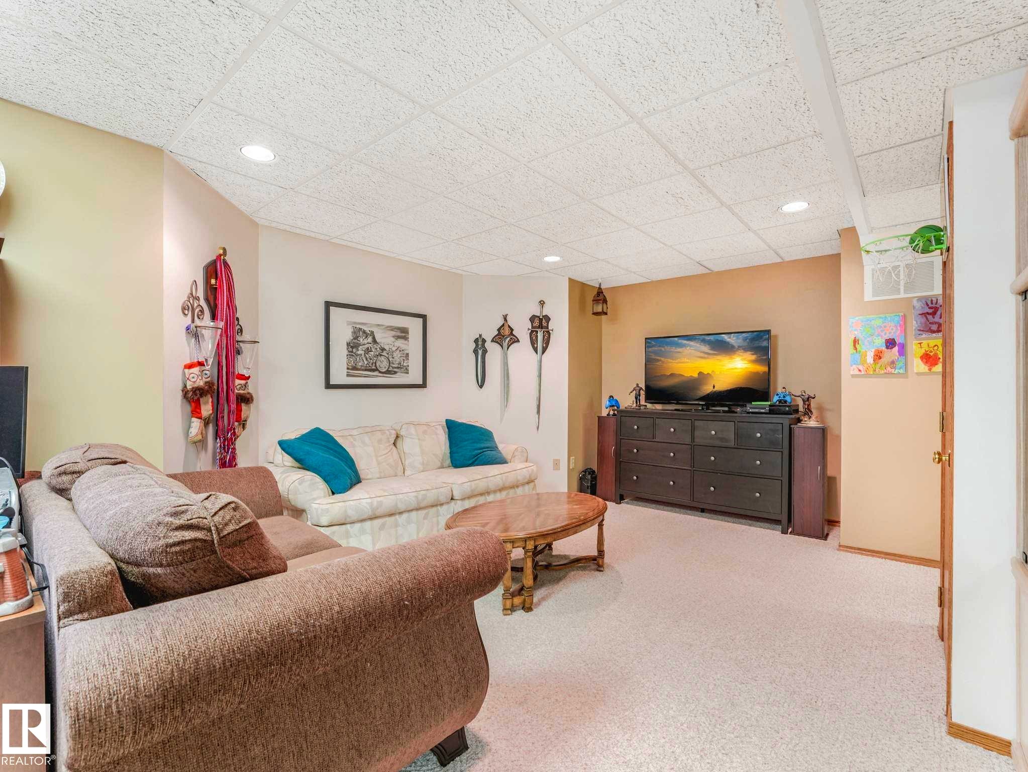 7 Haven, Devon, AB - Indoor