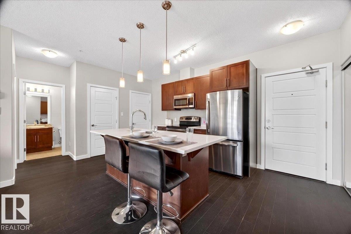 205 507 Albany Way, Edmonton, AB - Indoor Photo Showing Kitchen With Stainless Steel Kitchen With Upgraded Kitchen