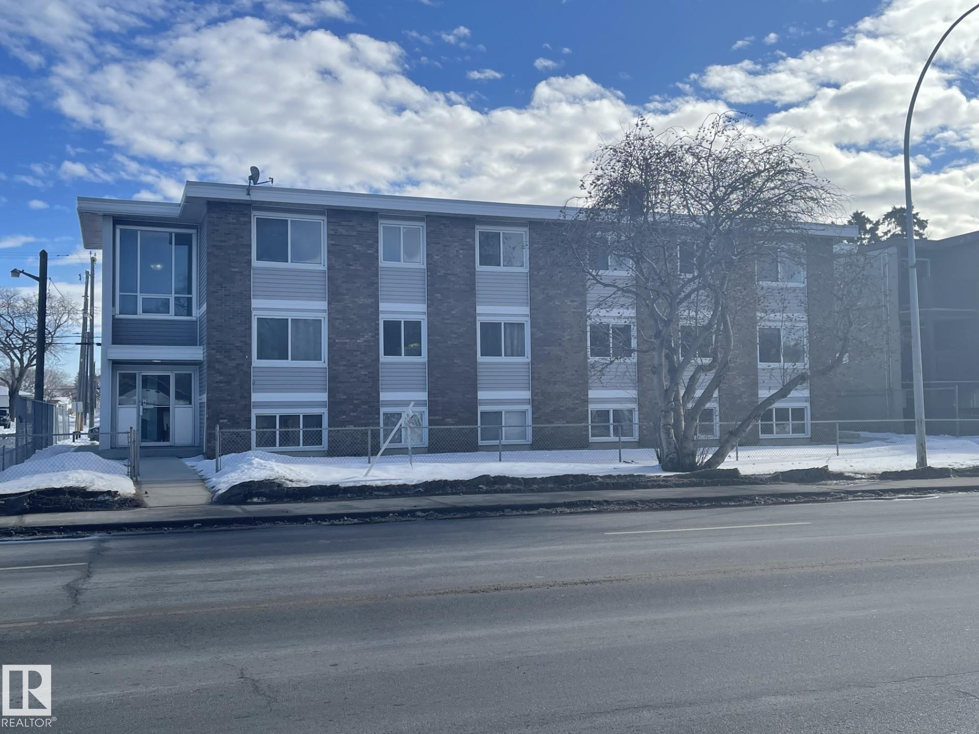 Multi-story residential building featuring a brick and siding exterior - #303 12223 82 St Nw, Edmonton, AB - Outdoor