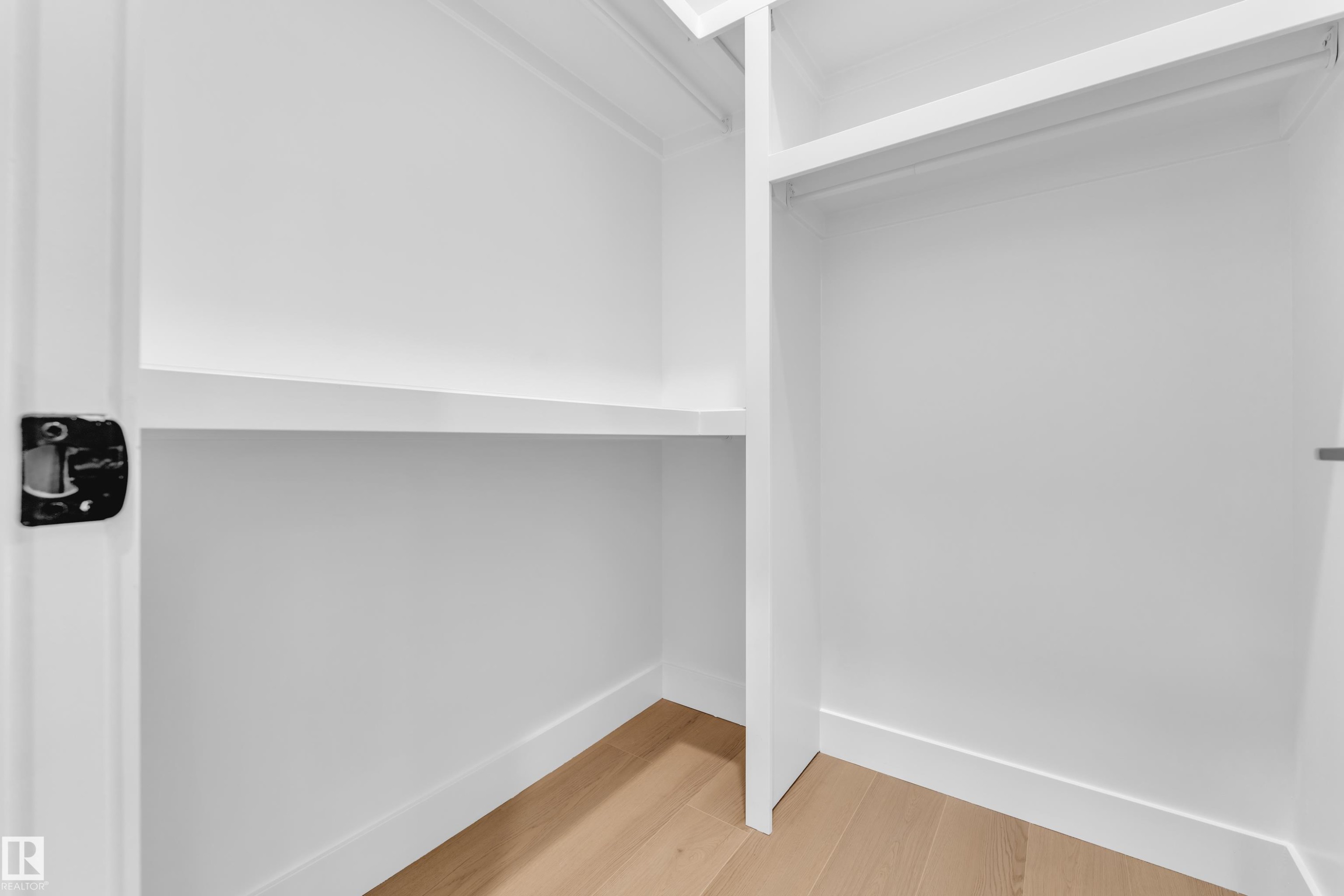 638 Astoria Way, Devon, AB - Indoor