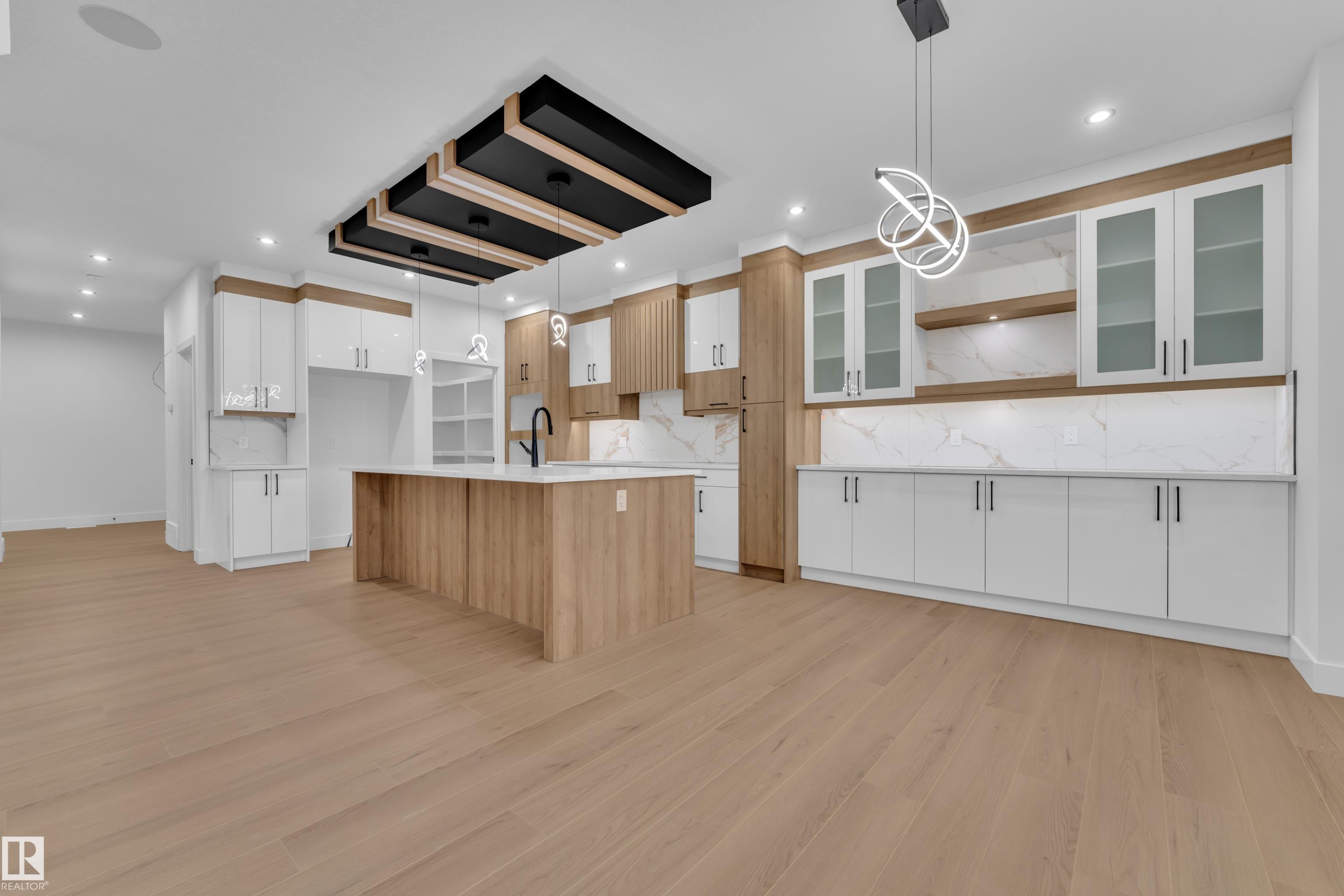 638 Astoria Way, Devon, AB - Indoor Photo Showing Kitchen