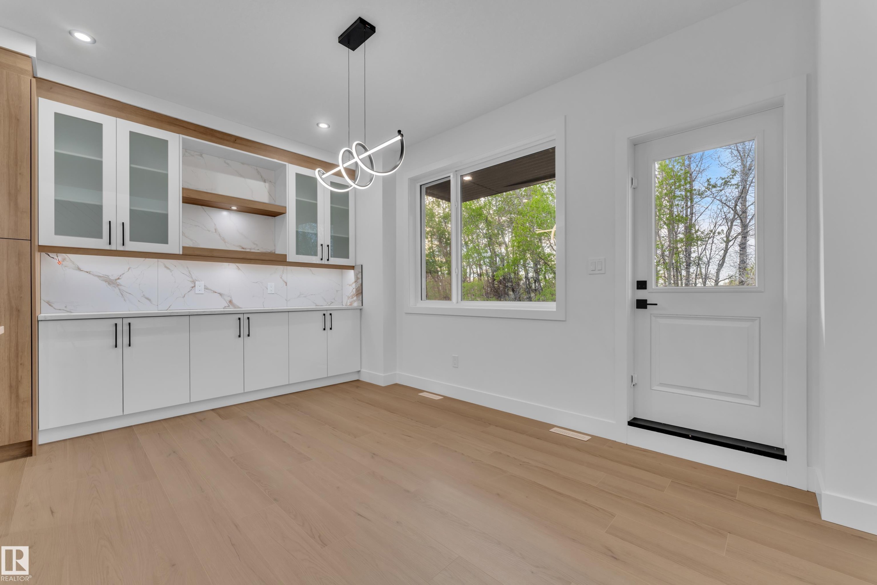 638 Astoria Way, Devon, AB - Indoor