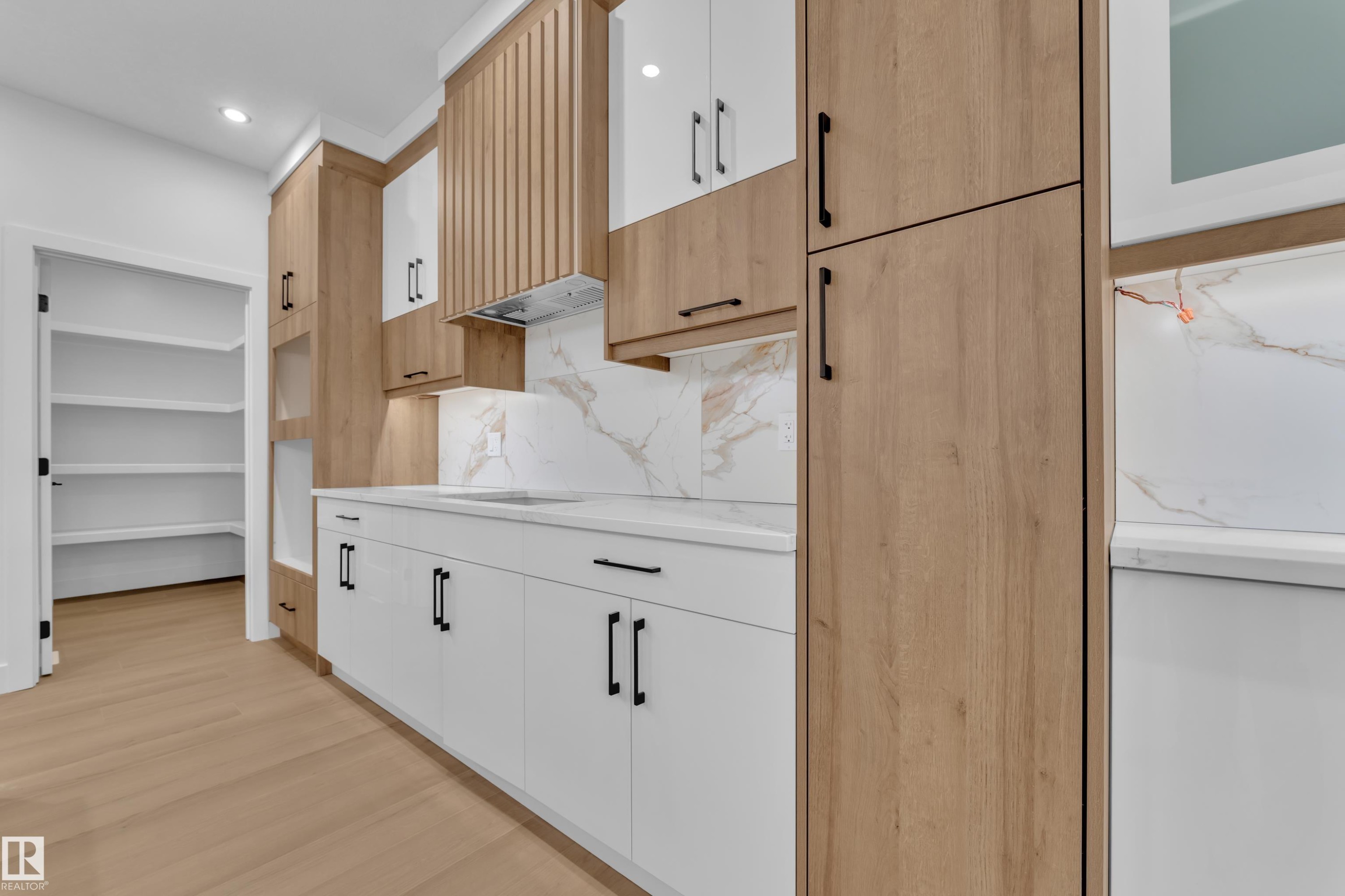 638 Astoria Way, Devon, AB - Indoor
