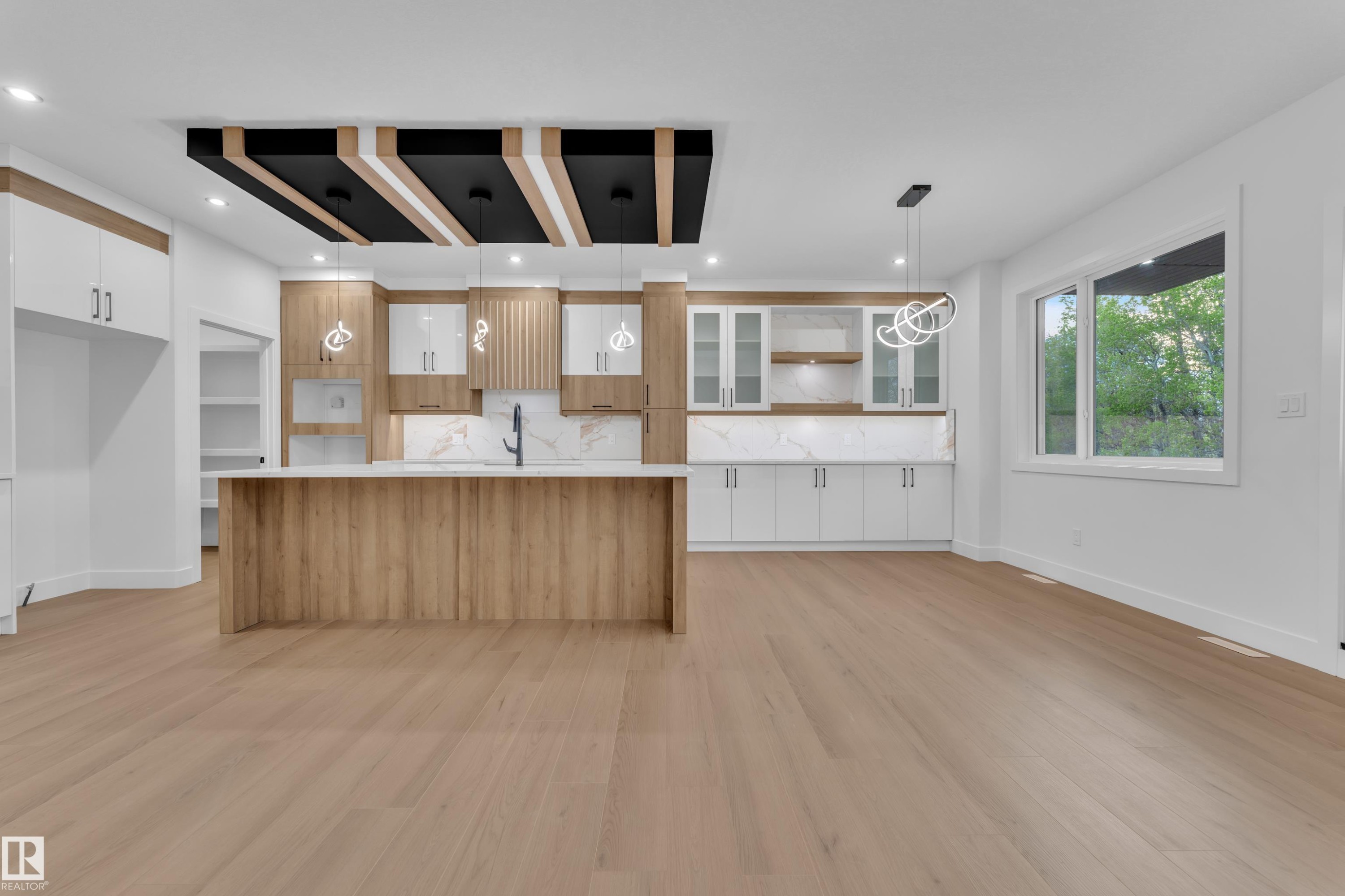 638 Astoria Way, Devon, AB - Indoor Photo Showing Kitchen