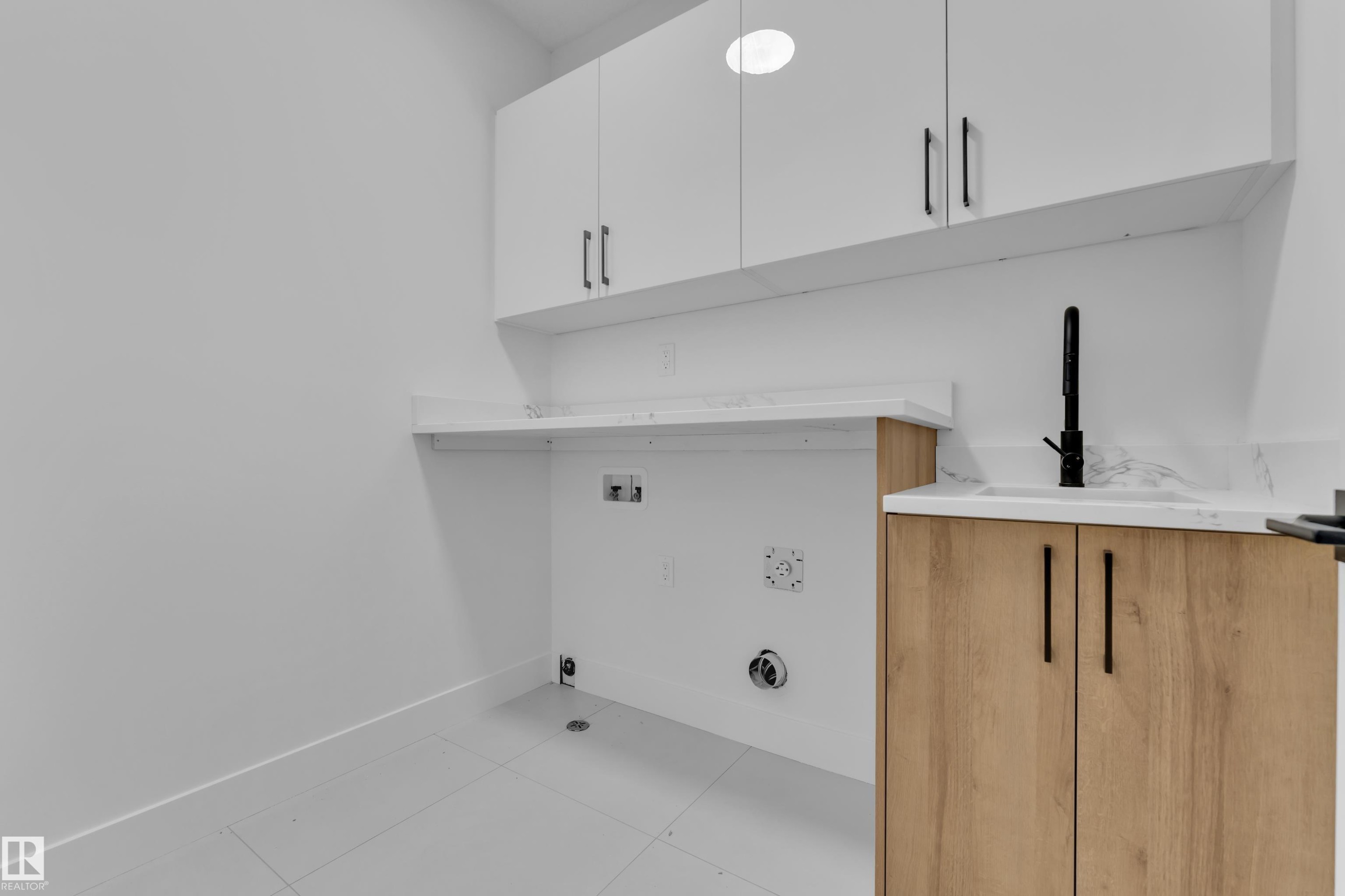 638 Astoria Way, Devon, AB - Indoor