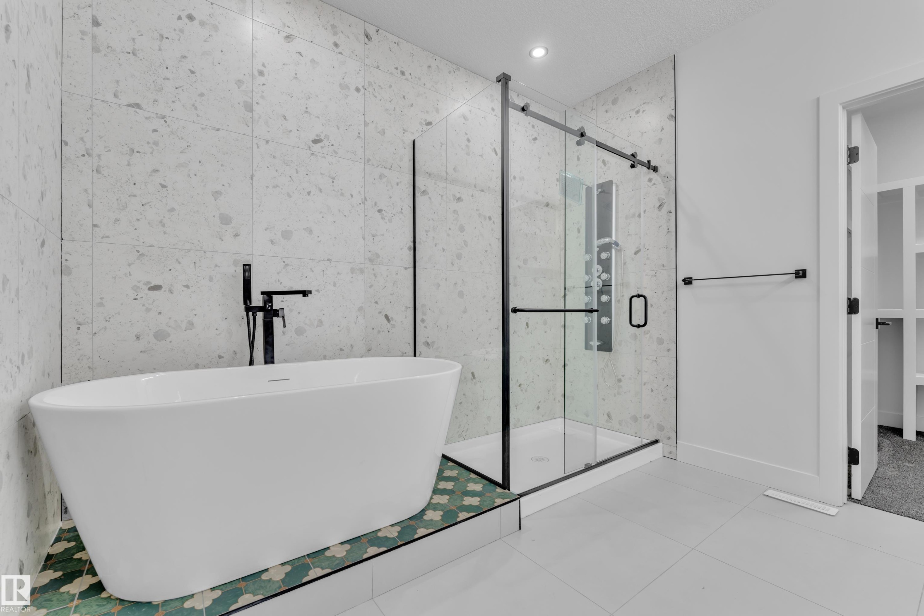 638 Astoria Way, Devon, AB - Indoor Photo Showing Bathroom