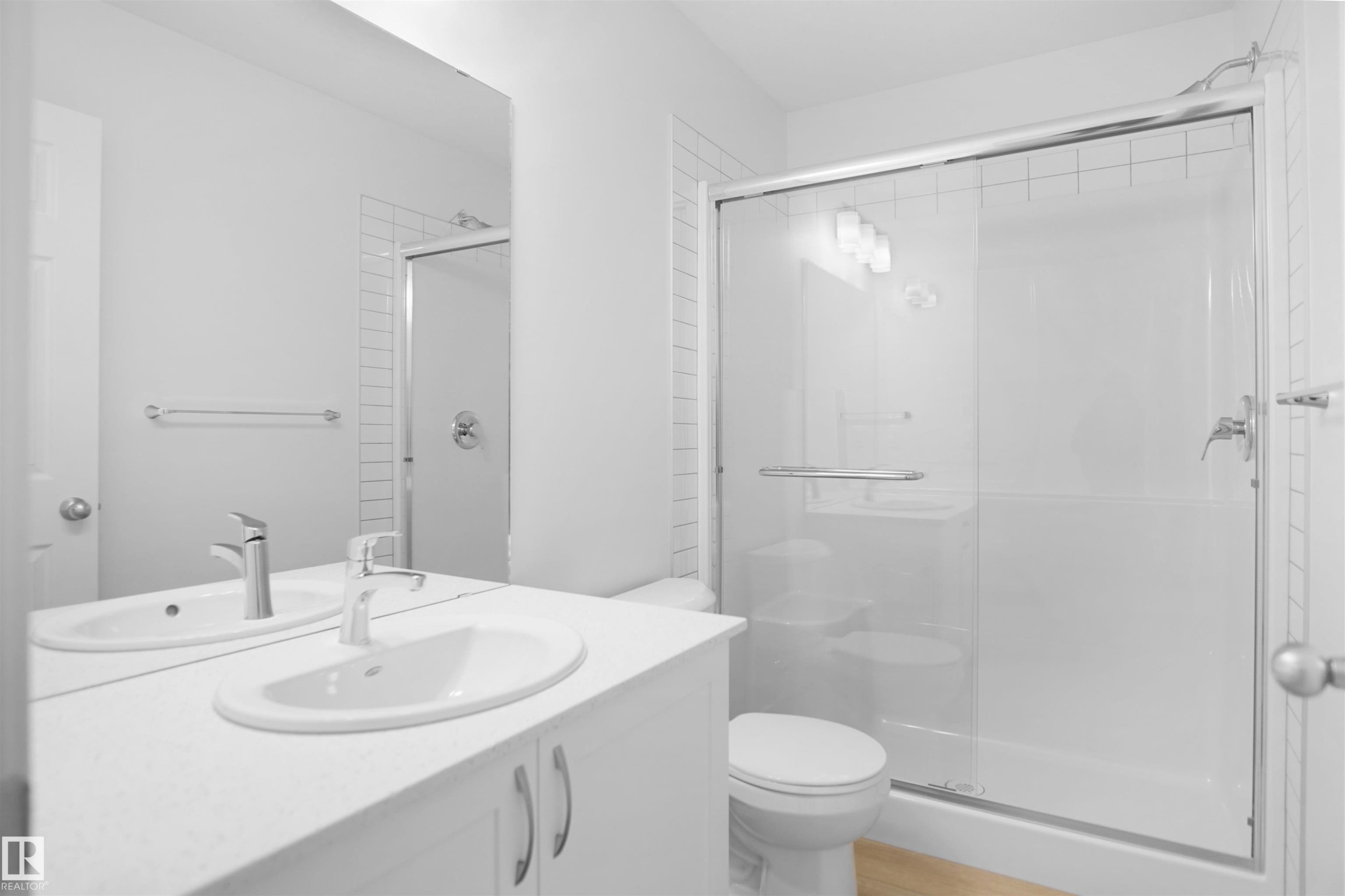 8456 183 Avenue, Edmonton, AB - Indoor Photo Showing Bathroom