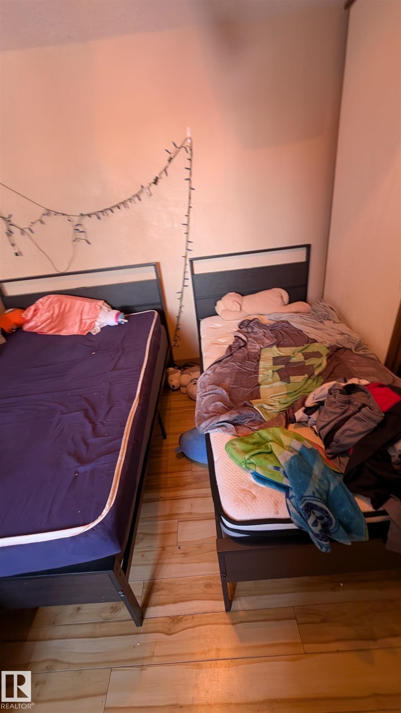 4 Amberly Crest, Edmonton, AB - Indoor Photo Showing Bedroom