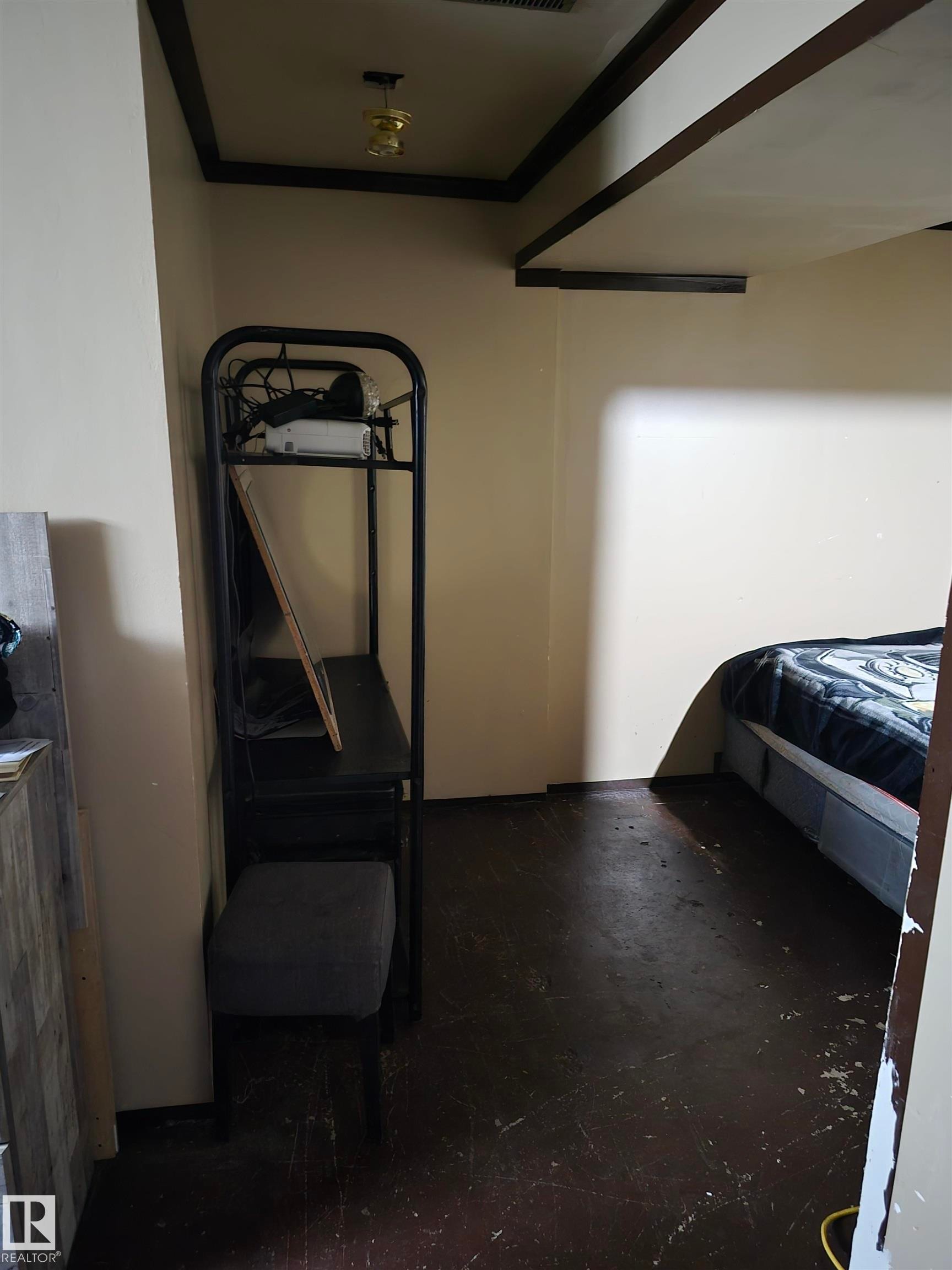 4 Amberly Crest, Edmonton, AB - Indoor