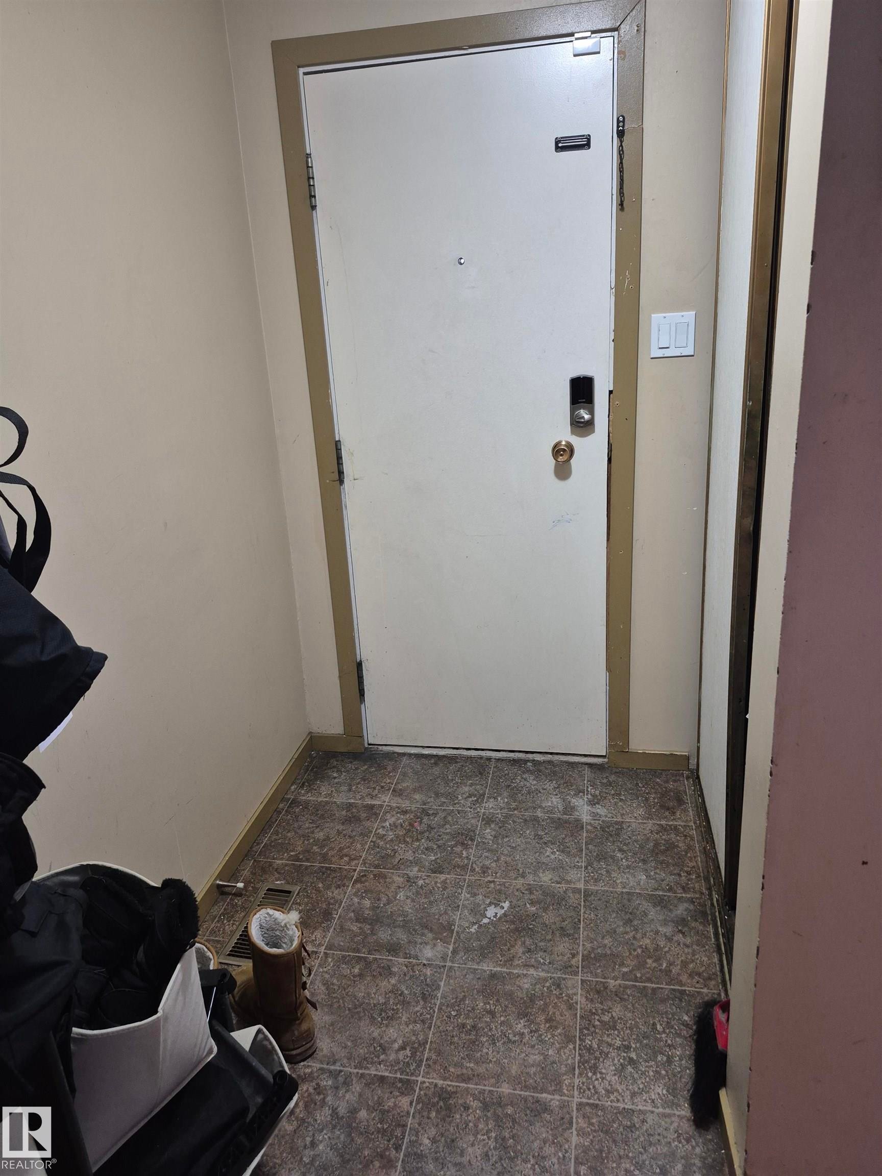 4 Amberly Crest, Edmonton, AB - Indoor Photo Showing Other Room