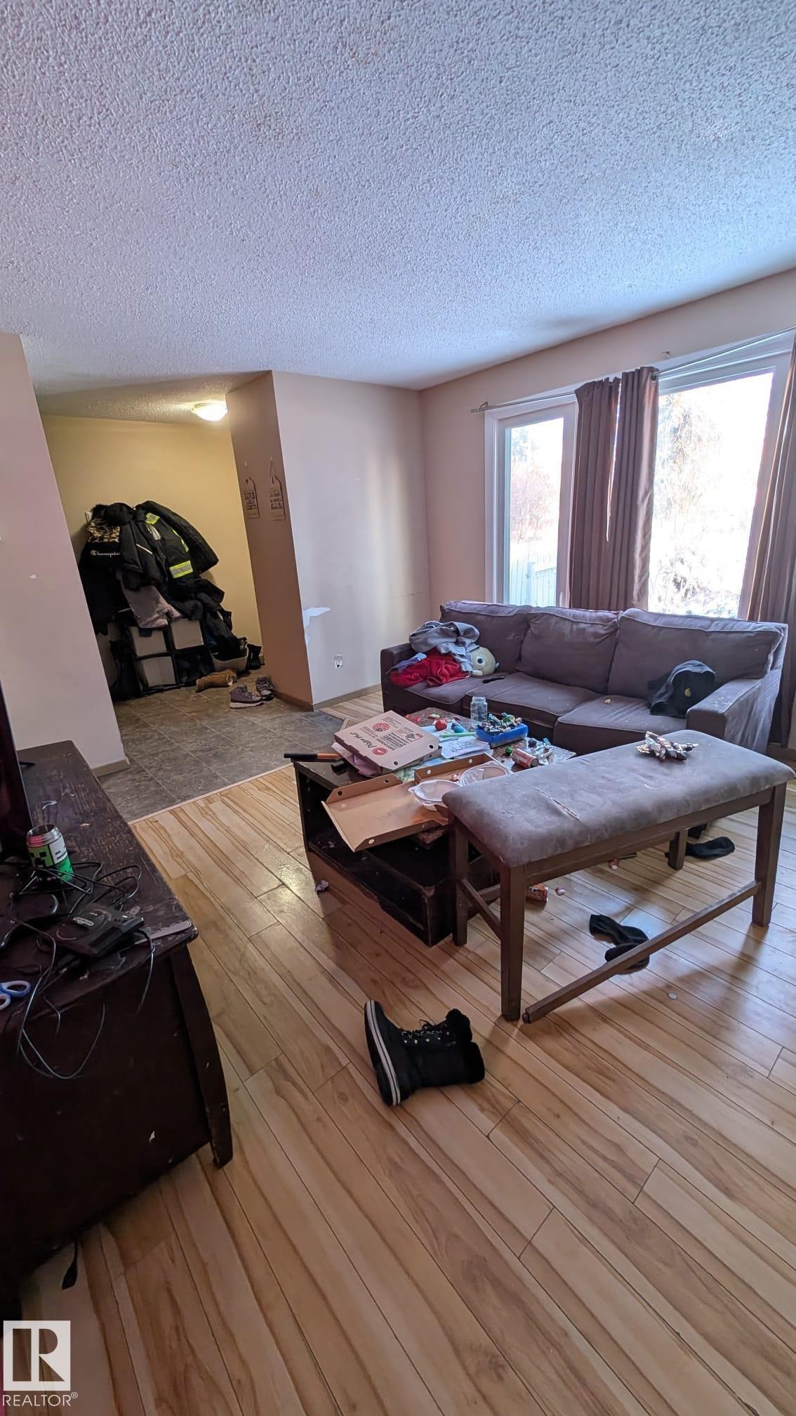 4 Amberly Crest, Edmonton, AB - Indoor