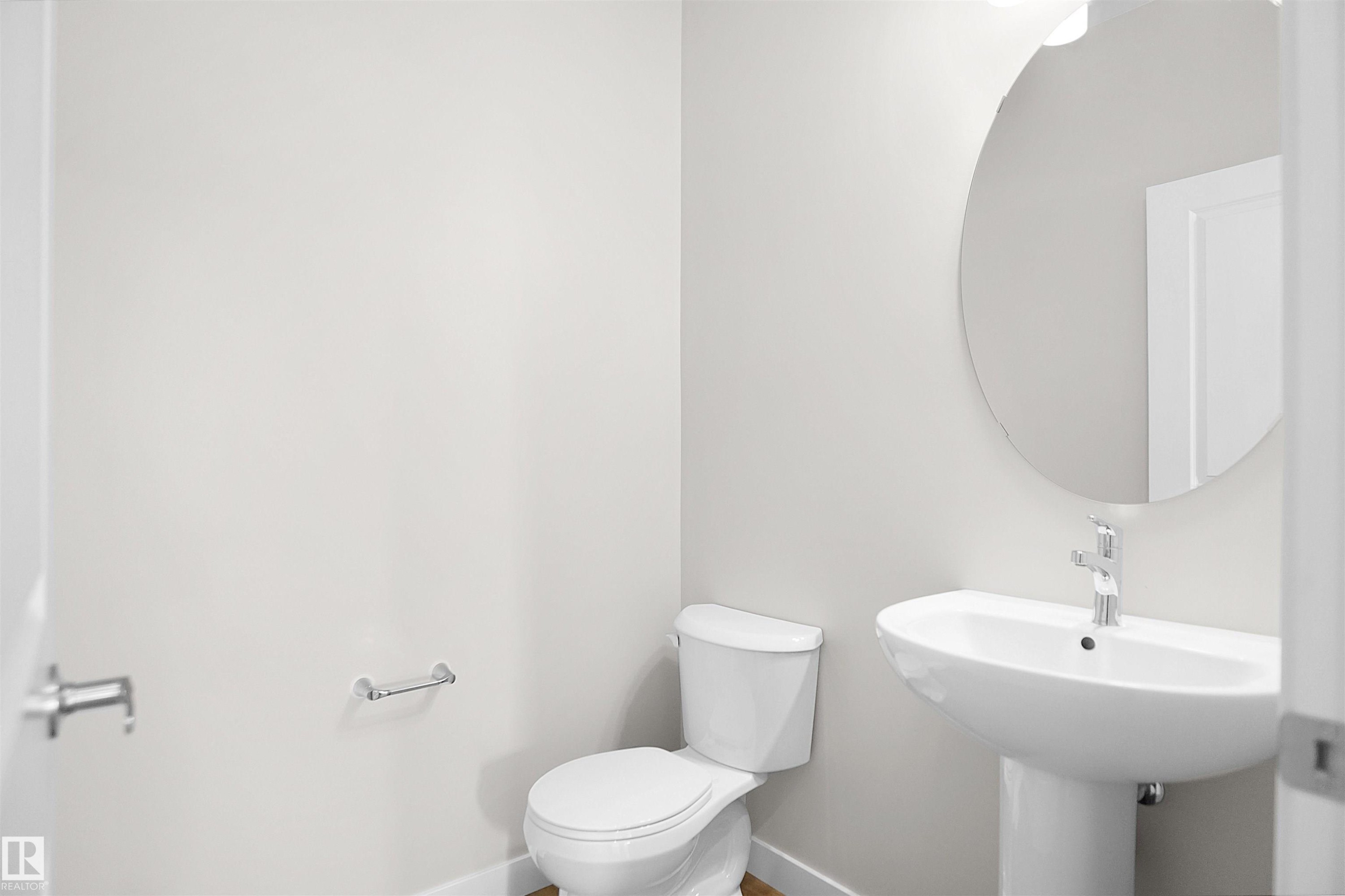 7235 182 Avenue, Edmonton, AB - Indoor Photo Showing Bathroom