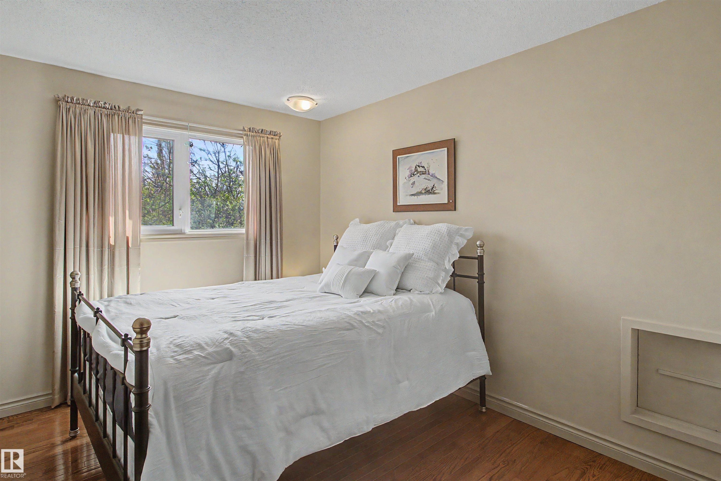 11617 26 Avenue, Edmonton, AB - Indoor Photo Showing Bedroom