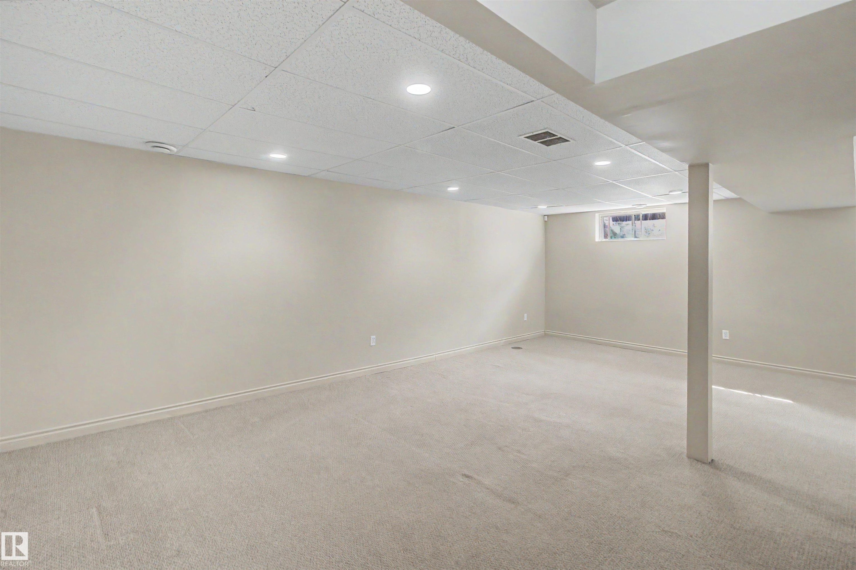 Spacious room featuring neutral carpeting, light-toned walls, and a drop ceiling with recessed lighting - 11617 26 Avenue, Edmonton, AB - Indoor Photo Showing Basement