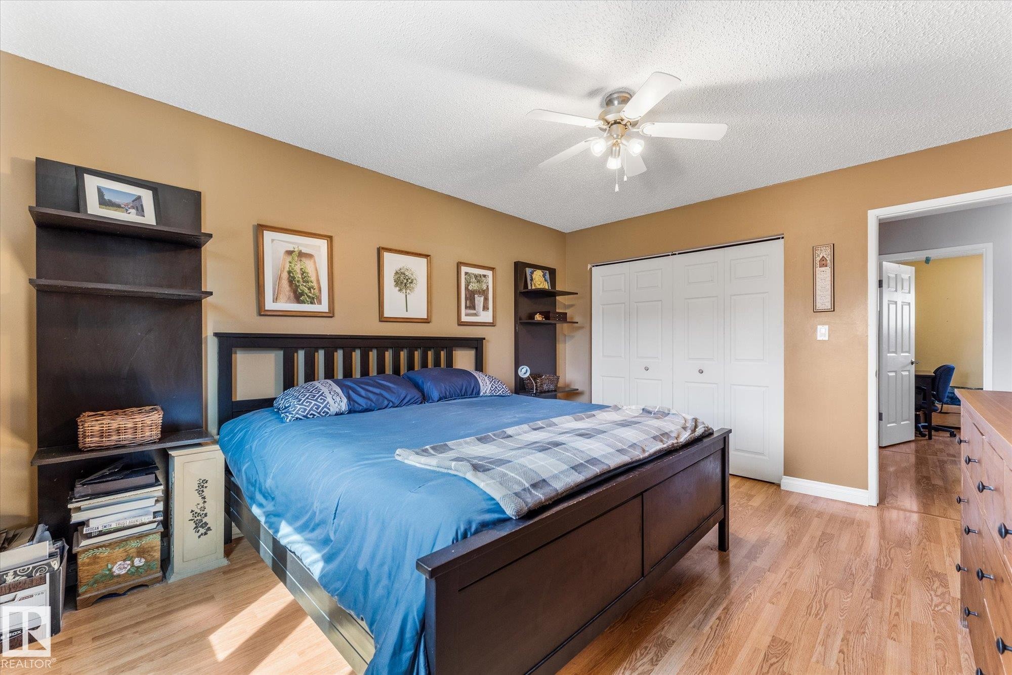 4627 10A Avenue Nw, Edmonton, AB - Indoor Photo Showing Bedroom