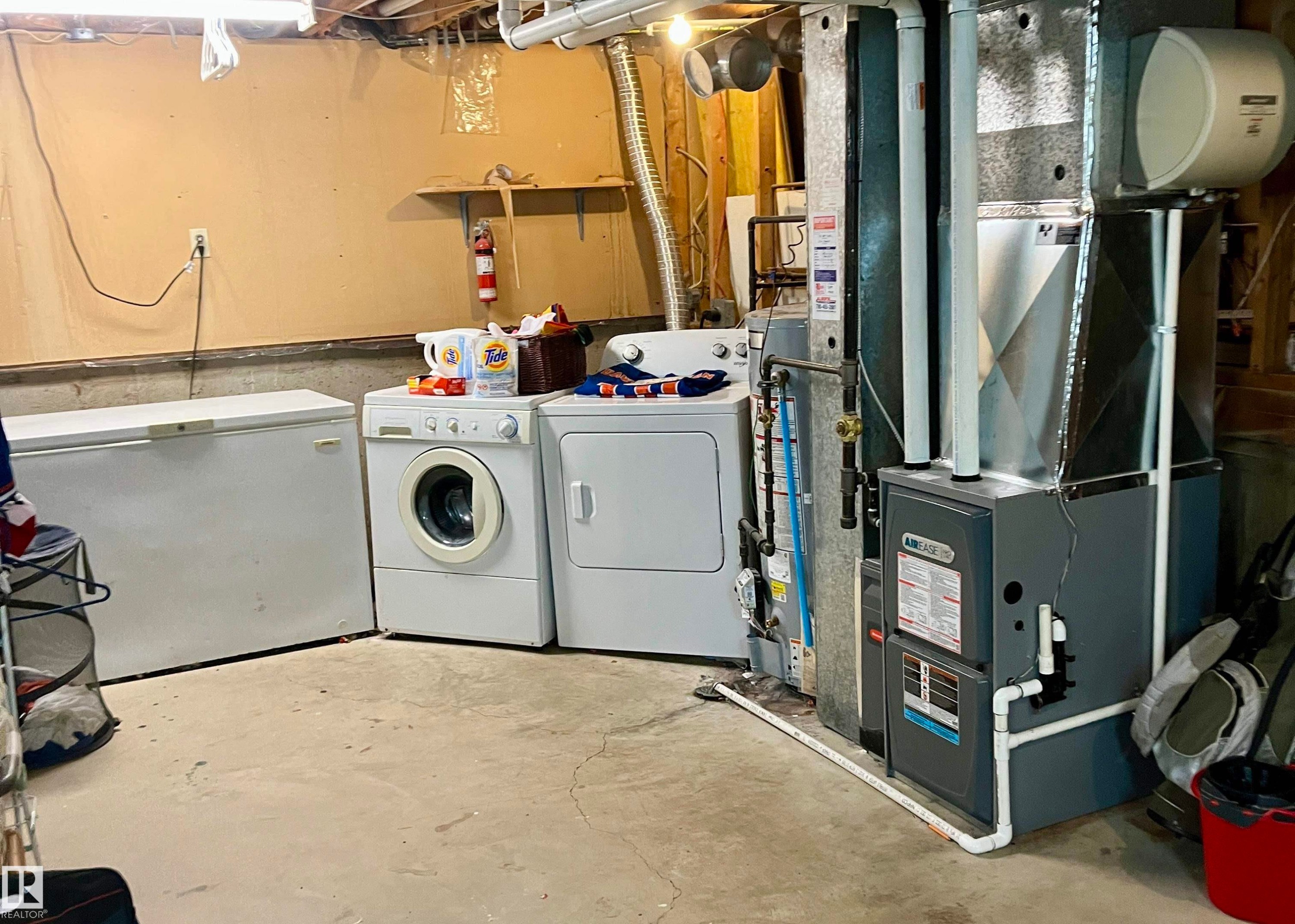 4627 10A Avenue Nw, Edmonton, AB - Indoor Photo Showing Laundry Room