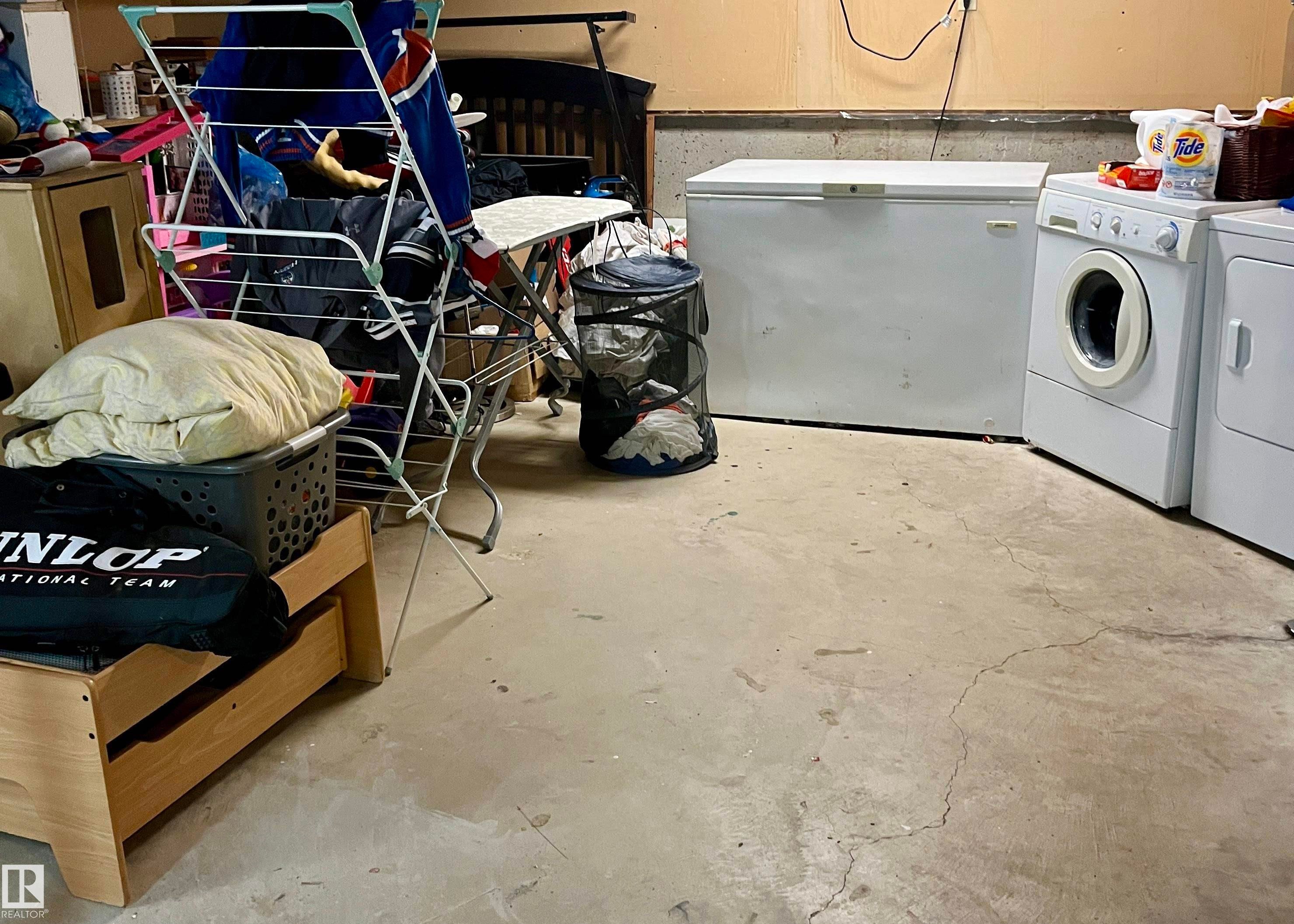 4627 10A Avenue Nw, Edmonton, AB - Indoor Photo Showing Laundry Room