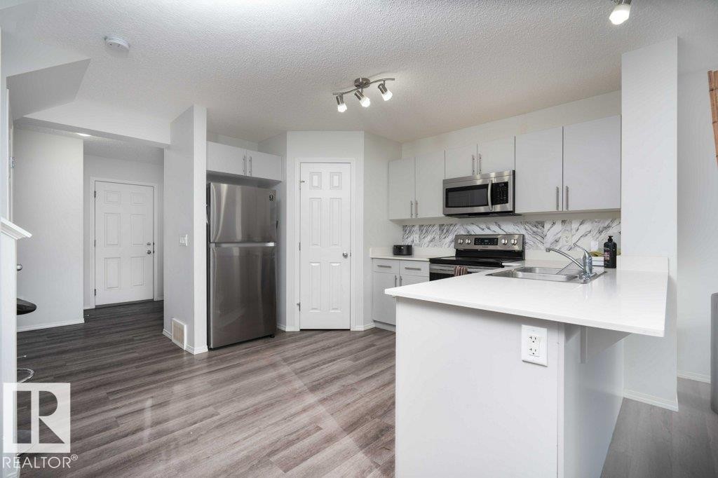 3099 Checknita Way, Edmonton, AB - Indoor Photo Showing Kitchen