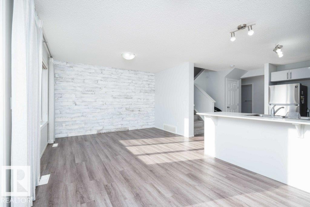 3099 Checknita Way, Edmonton, AB - Indoor Photo Showing Kitchen