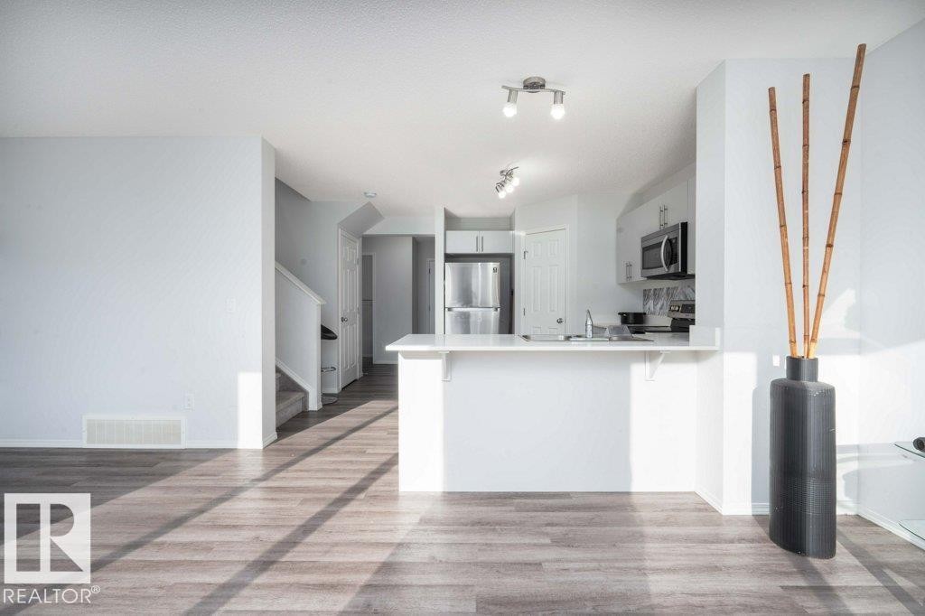 3099 Checknita Way, Edmonton, AB - Indoor Photo Showing Kitchen With Upgraded Kitchen