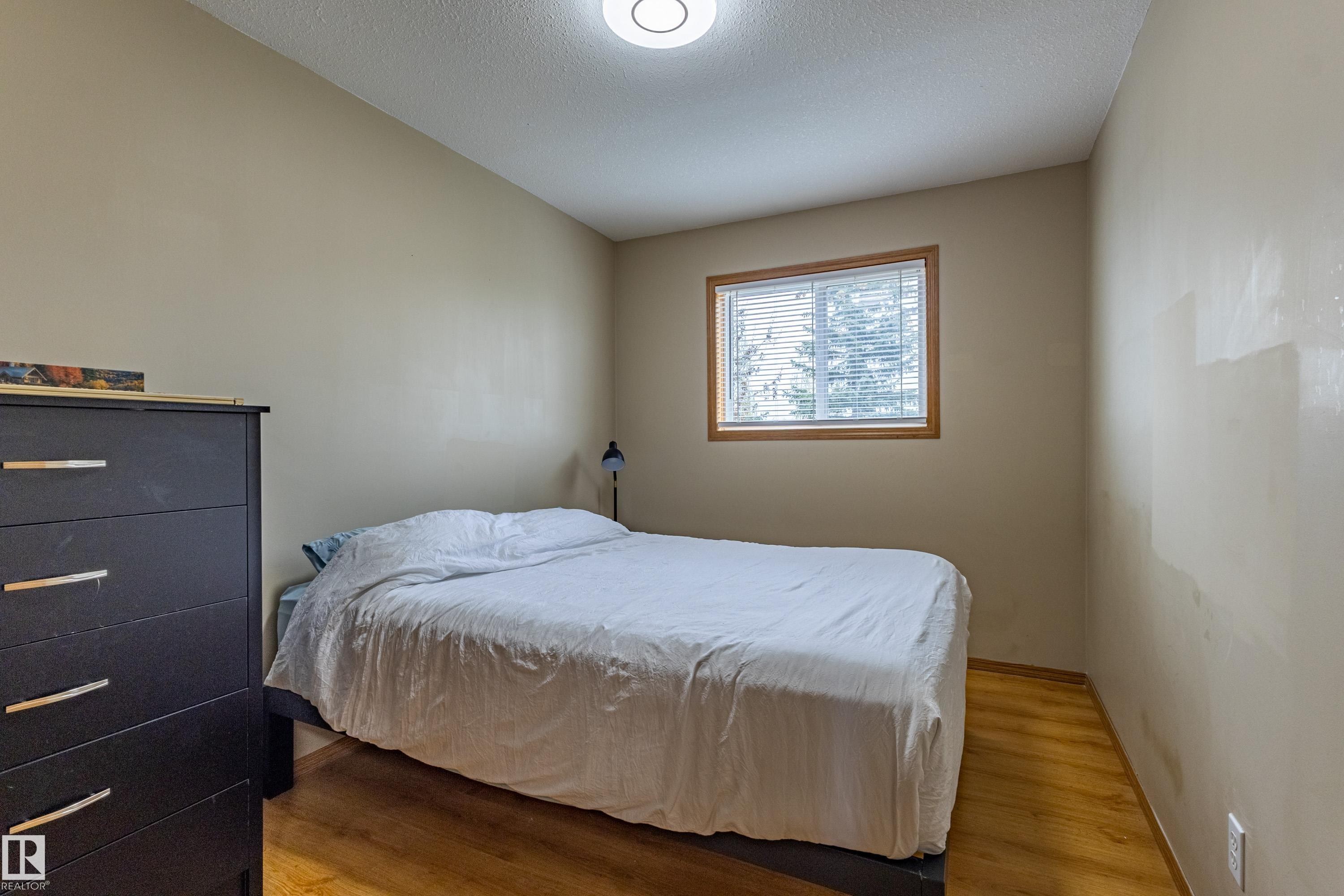 93 16823 84 Street, Edmonton, AB - Indoor Photo Showing Bedroom