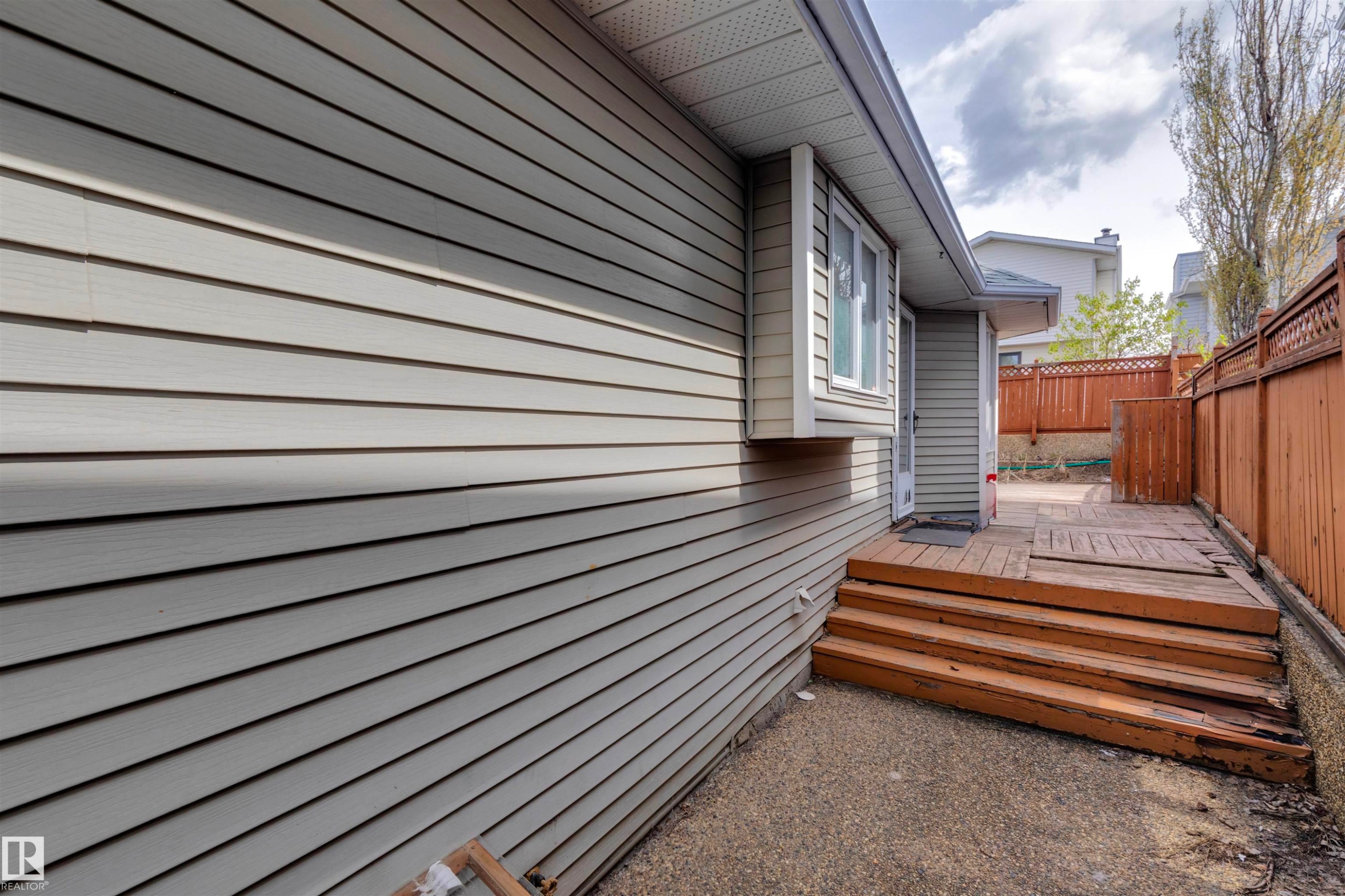 15411 67A Street, Edmonton, AB - Outdoor With Exterior