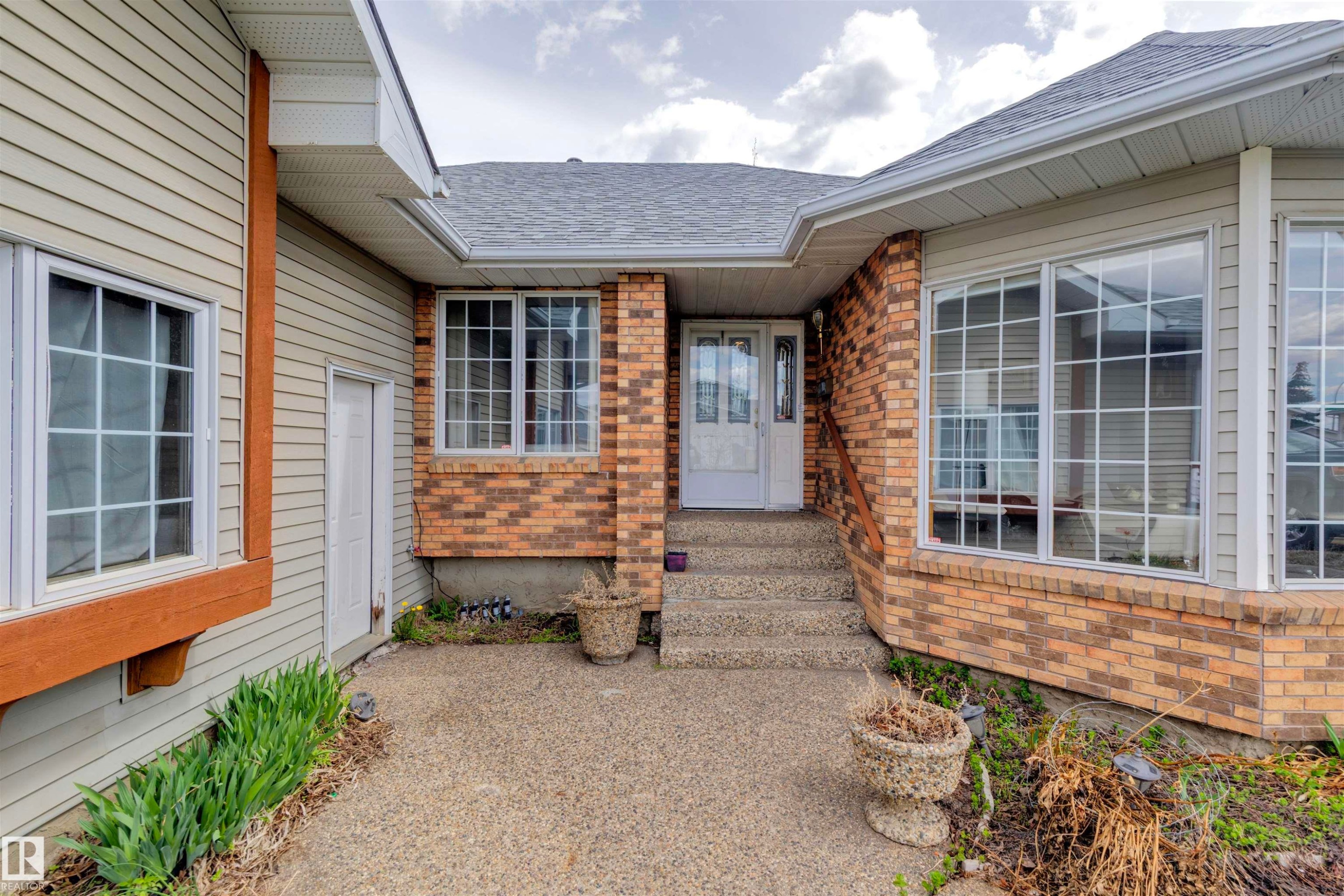 15411 67A Street, Edmonton, AB - Outdoor