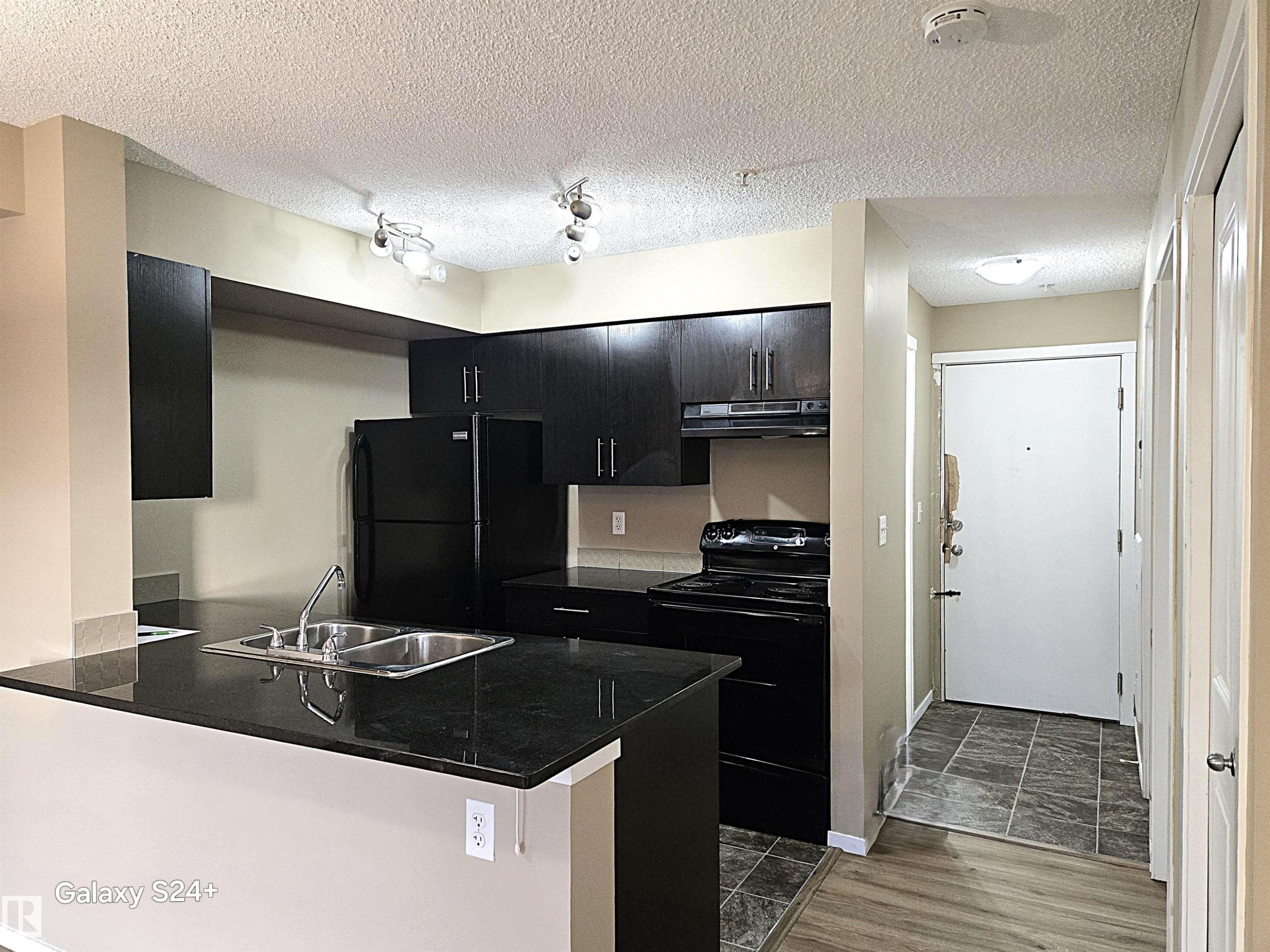 210 3207 James Mowatt Trail, Edmonton, AB - Indoor