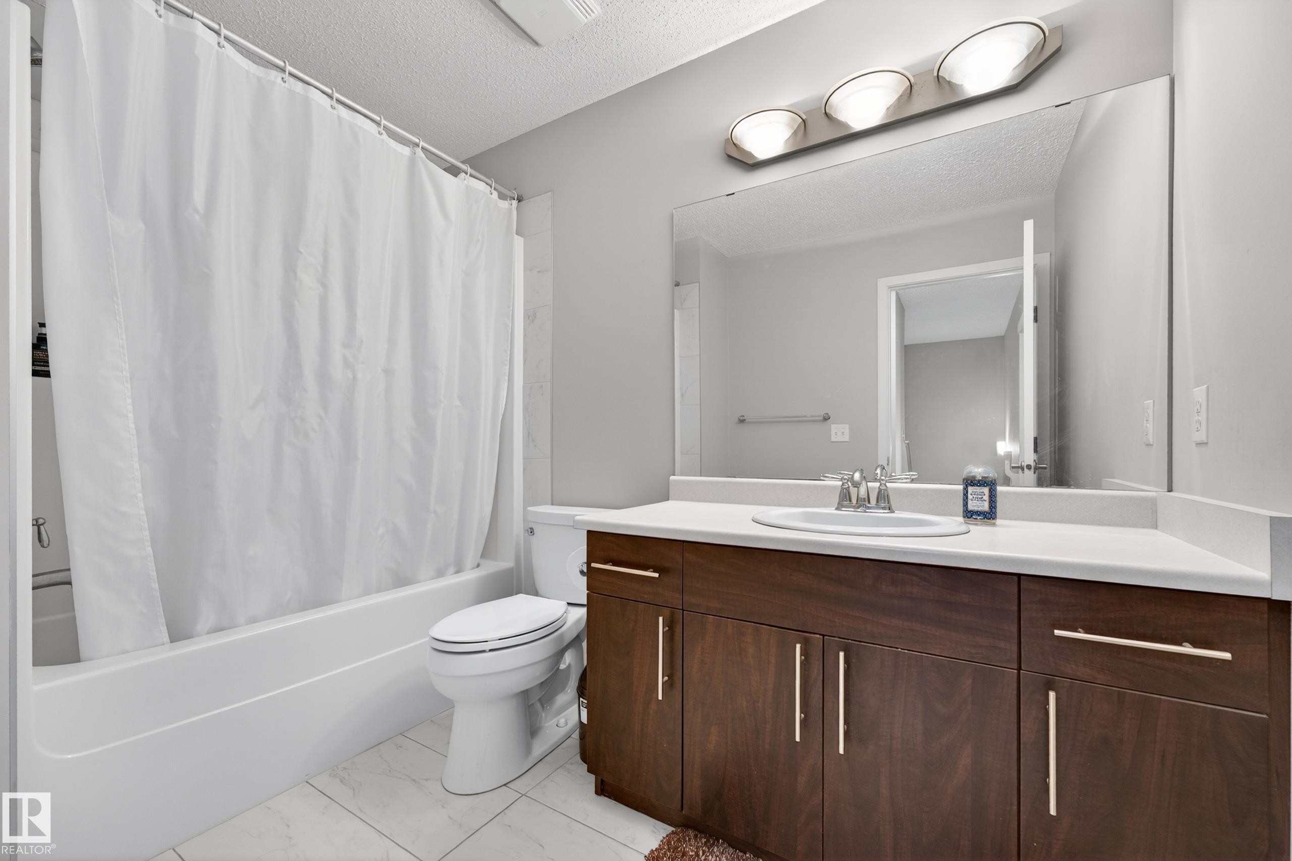 4371 Annett Common, Edmonton, AB - Indoor Photo Showing Bathroom