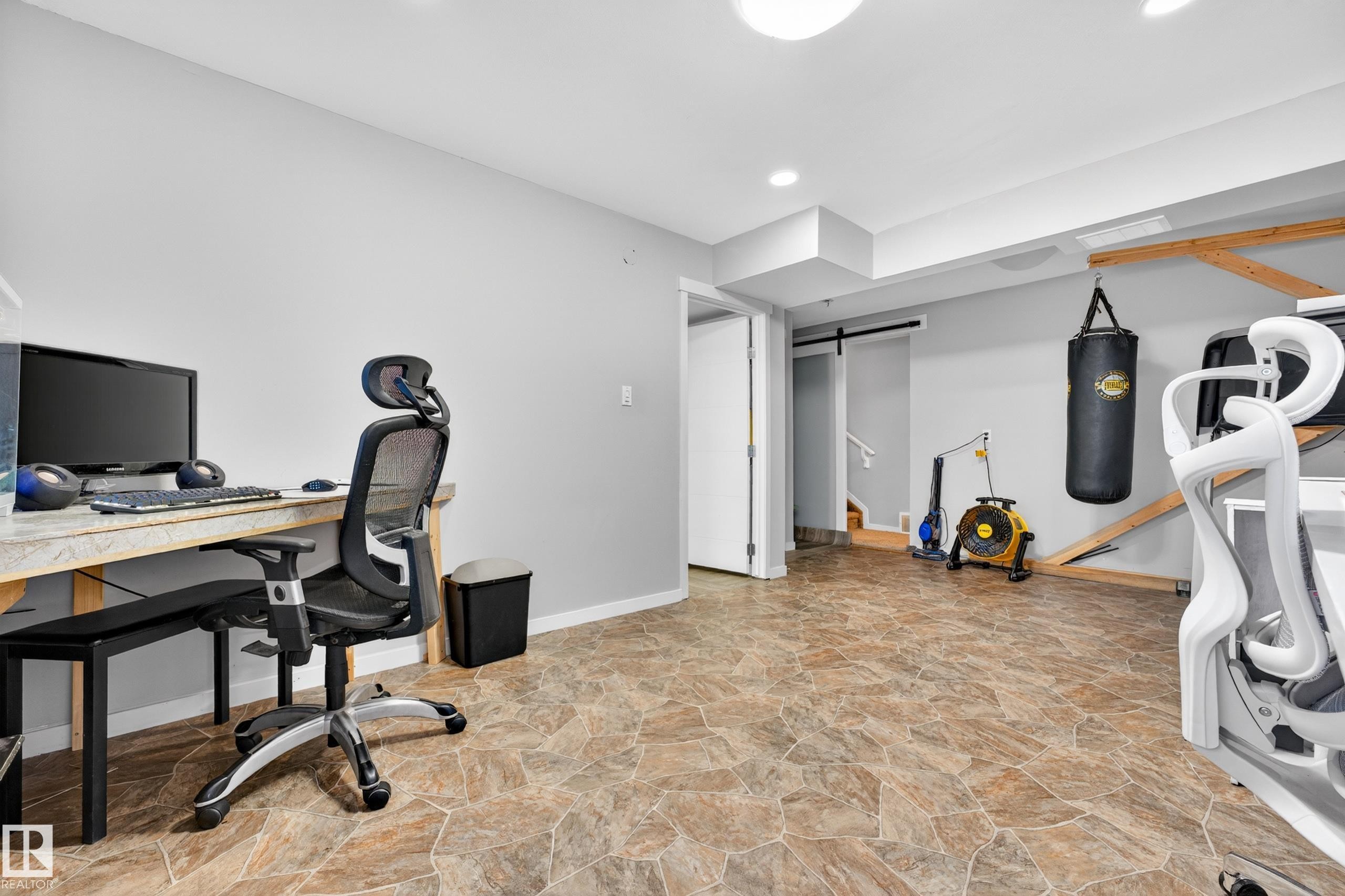 4371 Annett Common, Edmonton, AB - Indoor Photo Showing Office