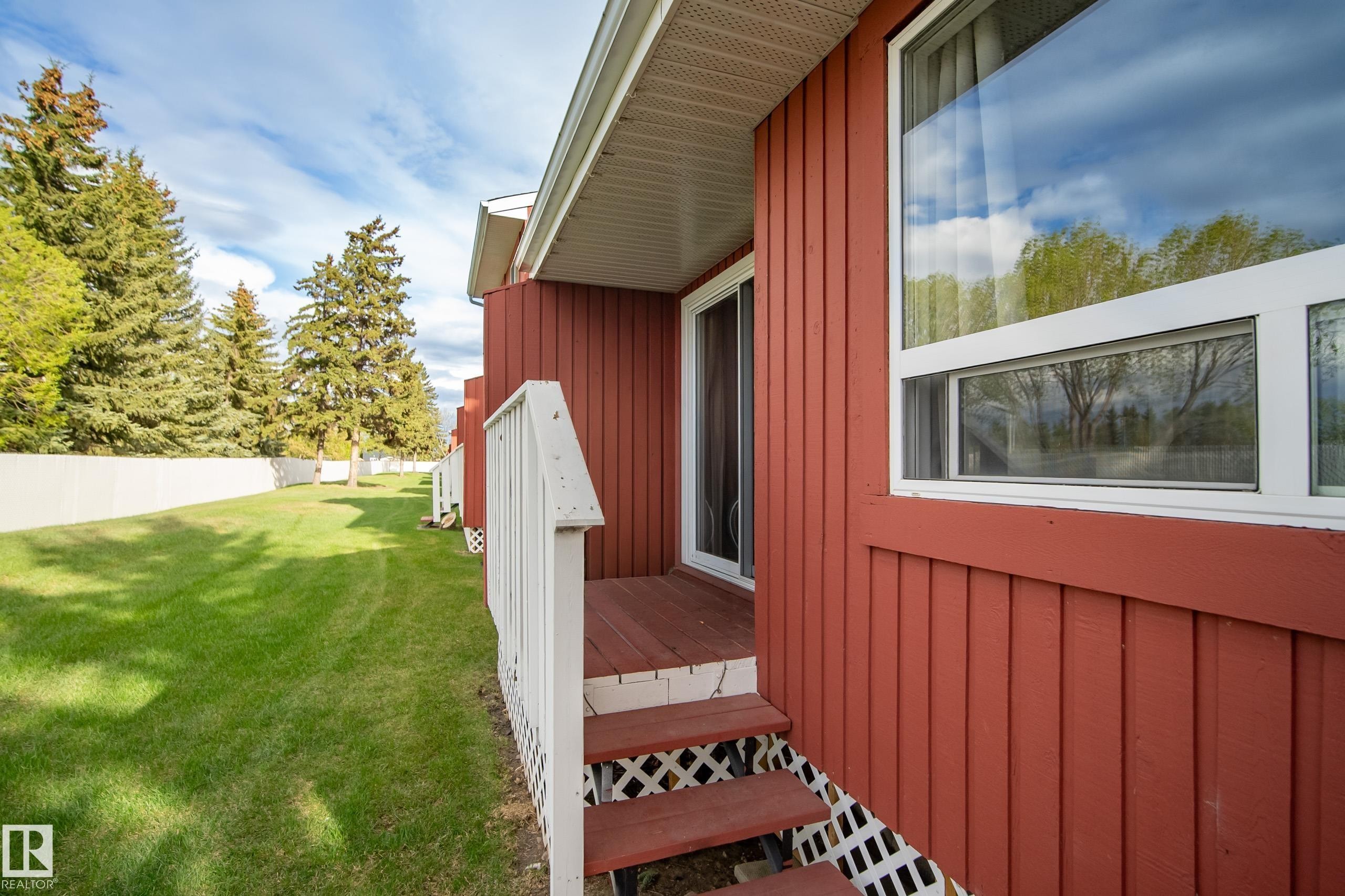 10688 Beaumaris Road, Edmonton, AB - Outdoor With Exterior