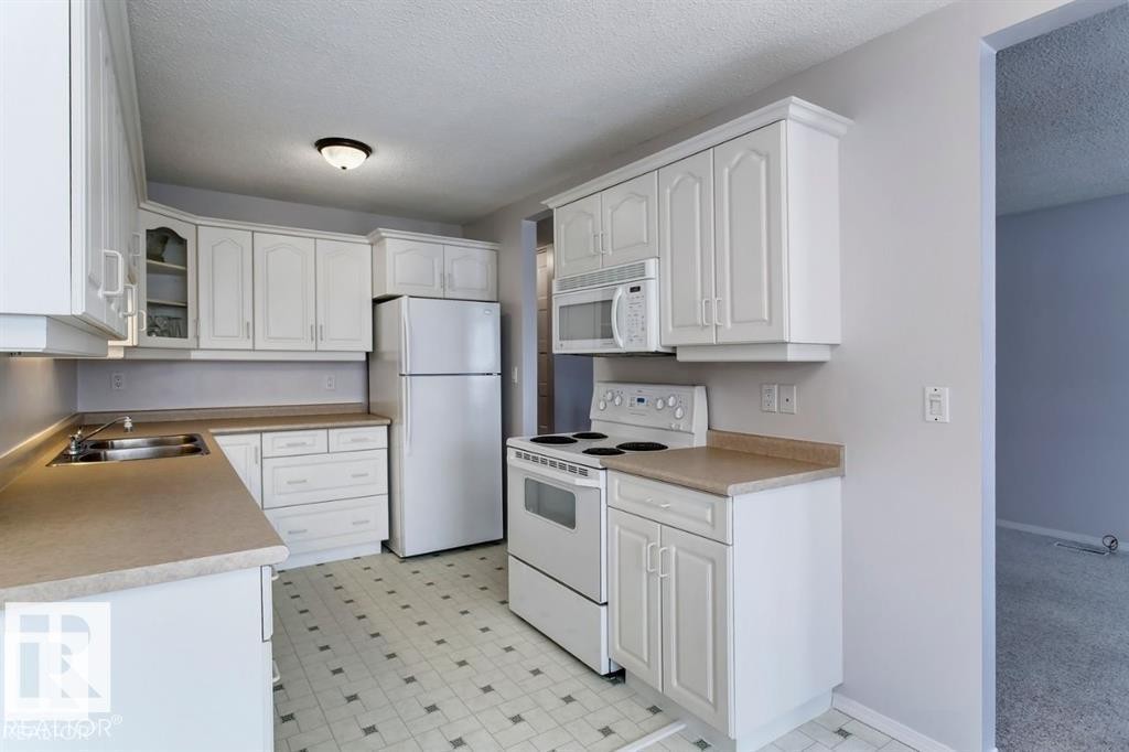 10688 Beaumaris Road, Edmonton, AB - Indoor Photo Showing Kitchen With Double Sink