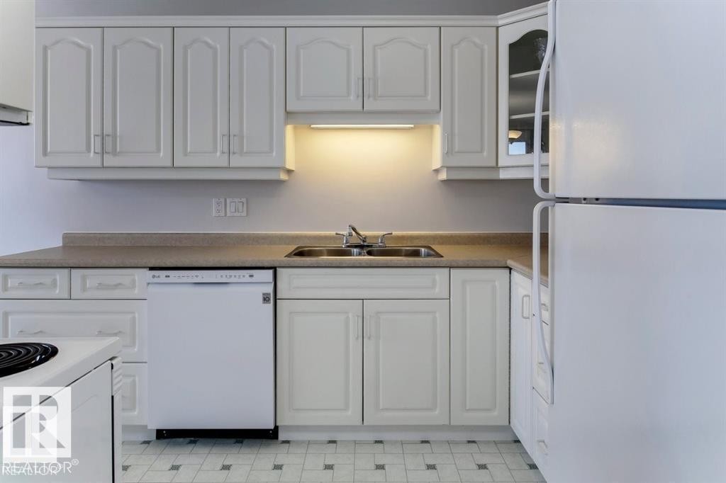 10688 Beaumaris Road, Edmonton, AB - Indoor Photo Showing Kitchen With Double Sink
