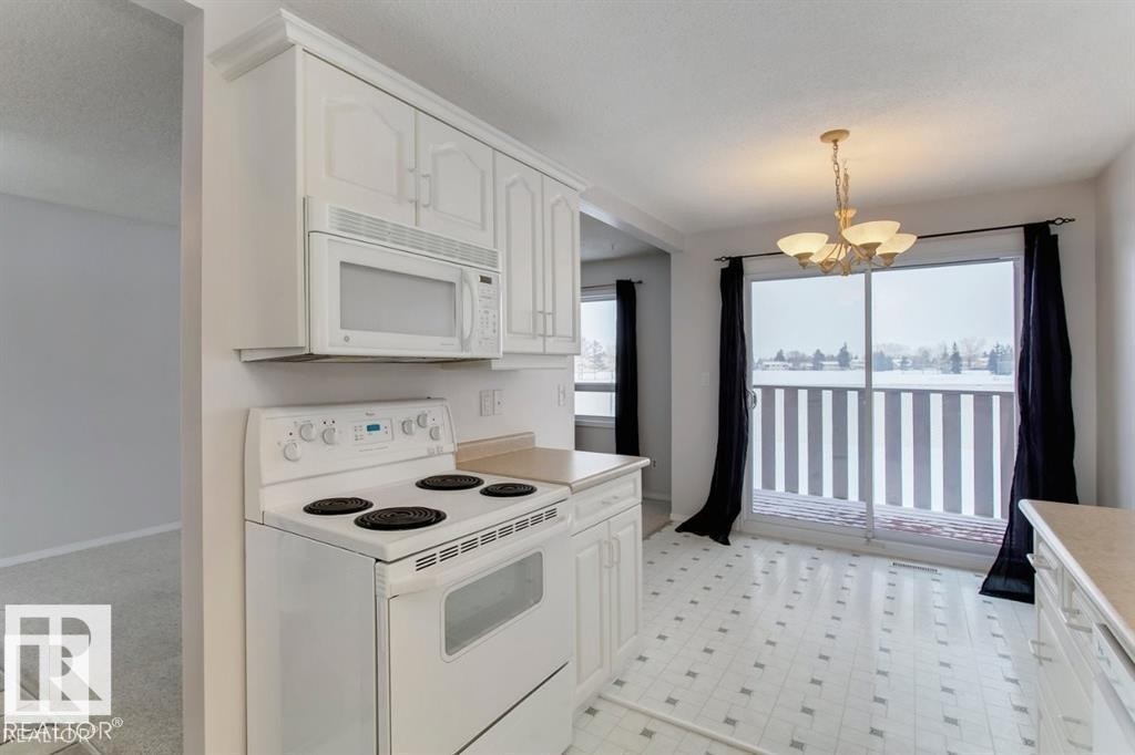 10688 Beaumaris Road, Edmonton, AB - Indoor Photo Showing Kitchen