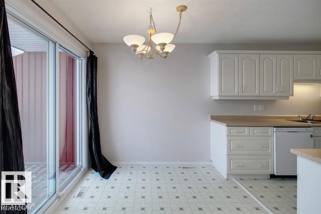 10688 Beaumaris Road, Edmonton, AB - Indoor