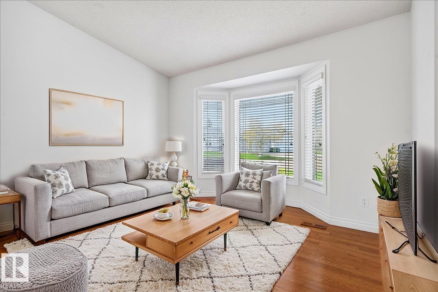 3671 33 Street, Edmonton, AB - Indoor Photo Showing Living Room