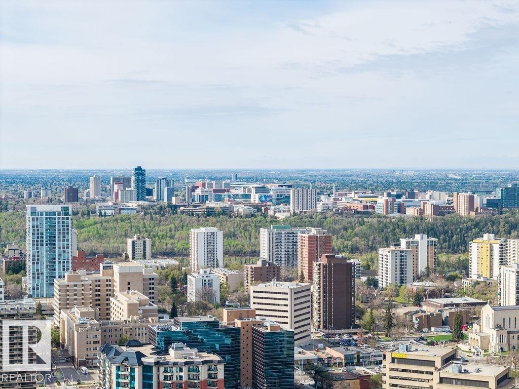 Expansive urban landscape featuring a diverse architectural skyline - #214 10333 112 St Nw, Edmonton, AB - Outdoor With View
